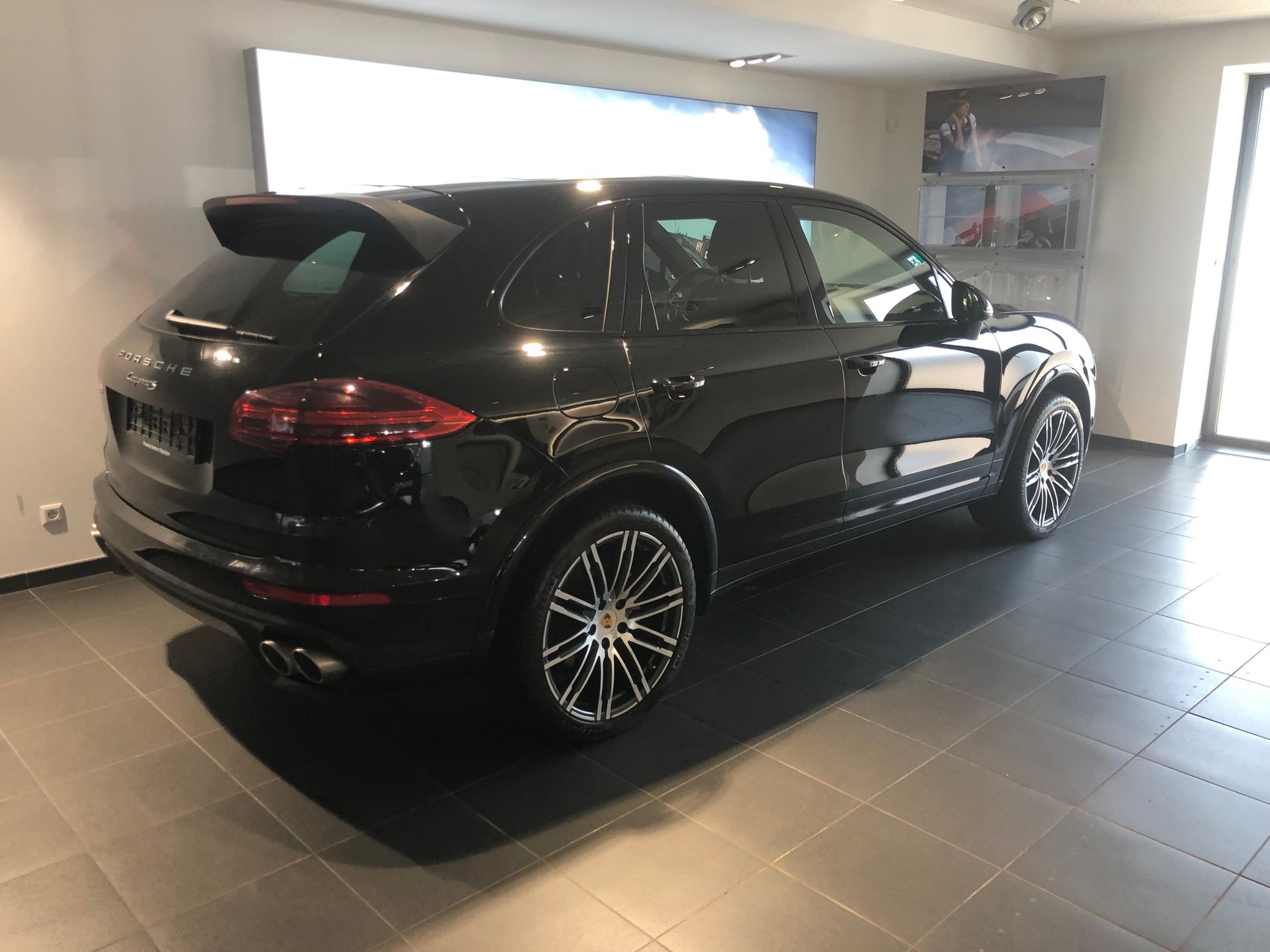 PORSCHE Cayenne S V8 Platinum Edition | Panorama | PASM | 21" Zoll Felgen-image-2