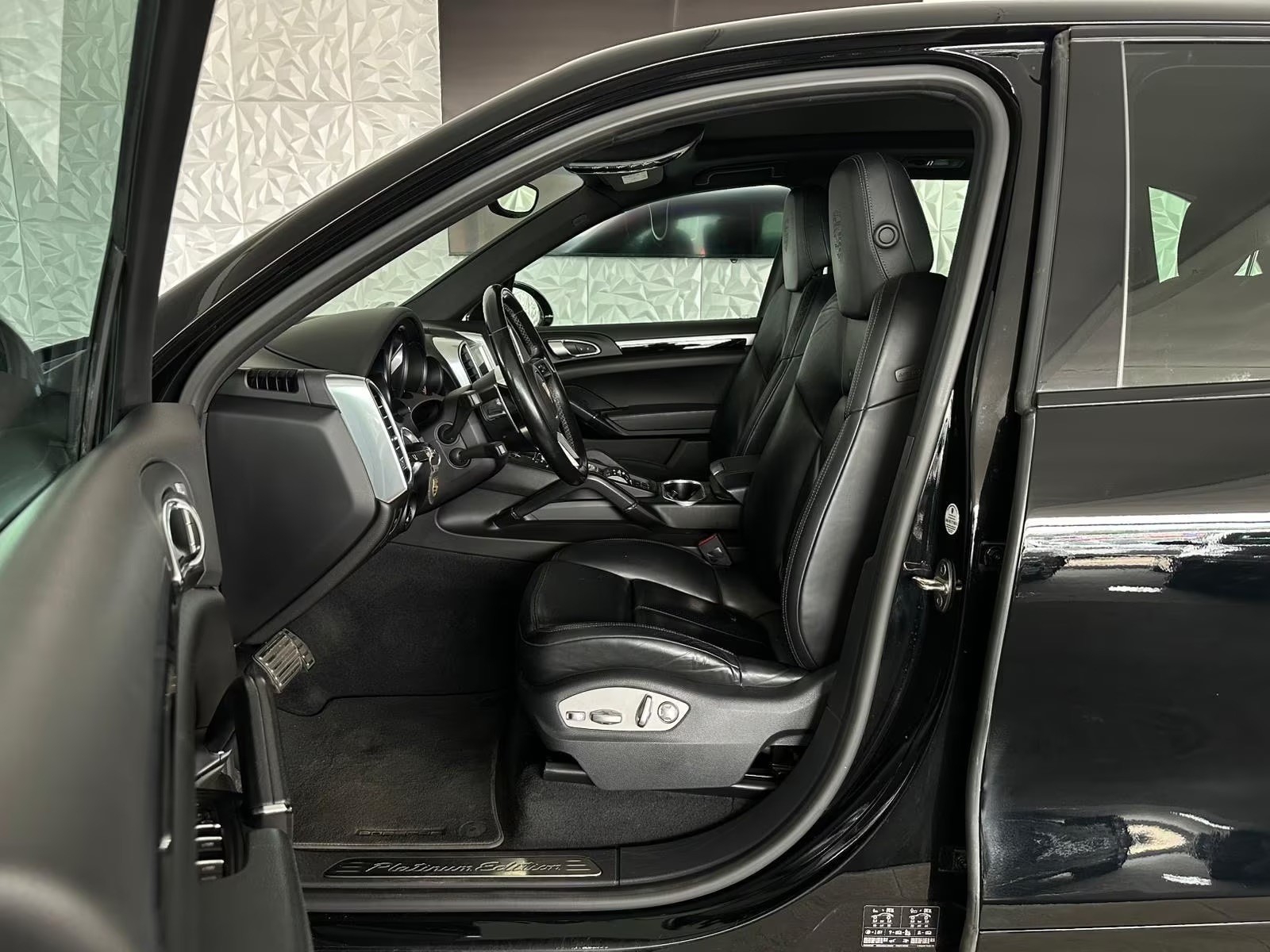 PORSCHE Cayenne S V8 Platinum Edition | Panorama | PASM | 21" Zoll Felgen-image-3