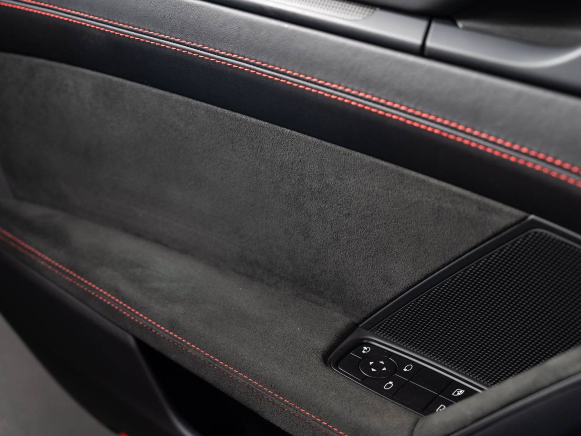PORSCHE 911 Carrera 4 GTS Coupé-image-18