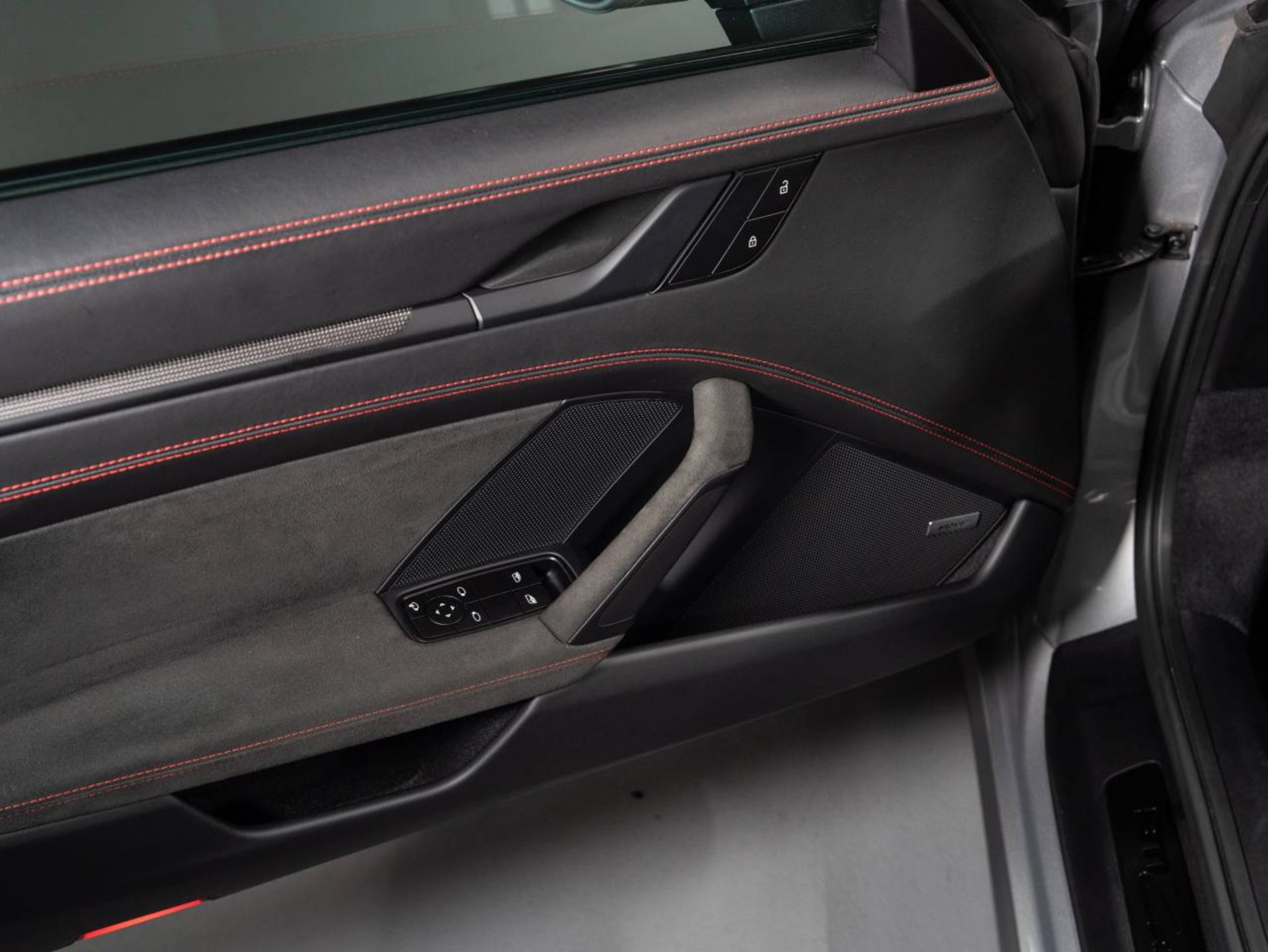 PORSCHE 911 Carrera 4 GTS Coupé-image-17