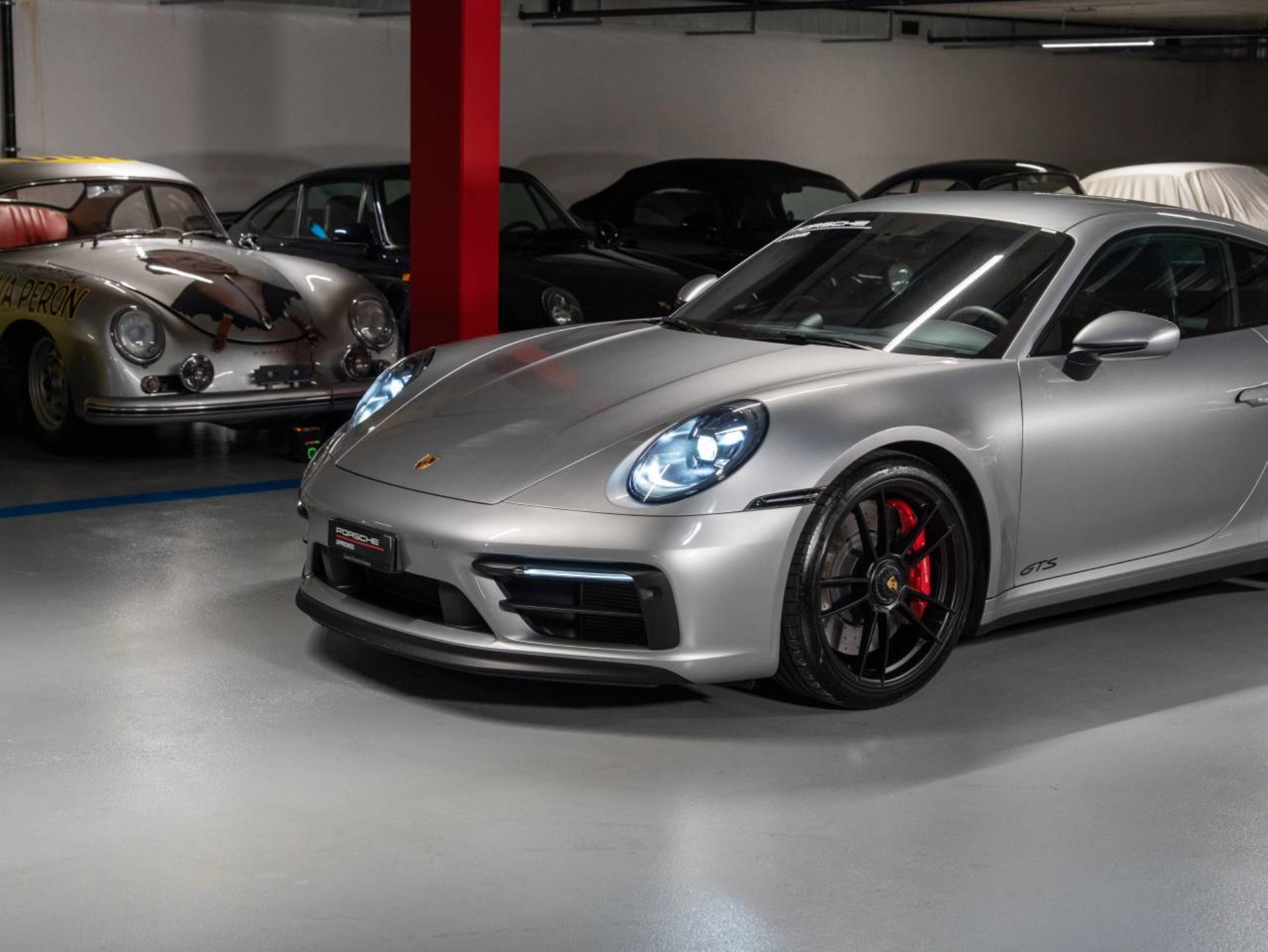 PORSCHE 911 Carrera 4 GTS Coupé-image-22