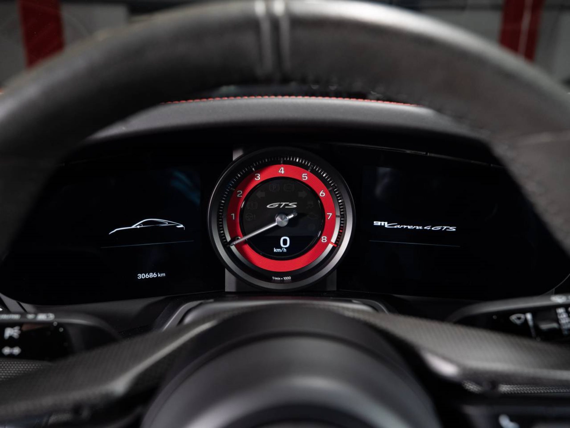 PORSCHE 911 Carrera 4 GTS Coupé-image-12