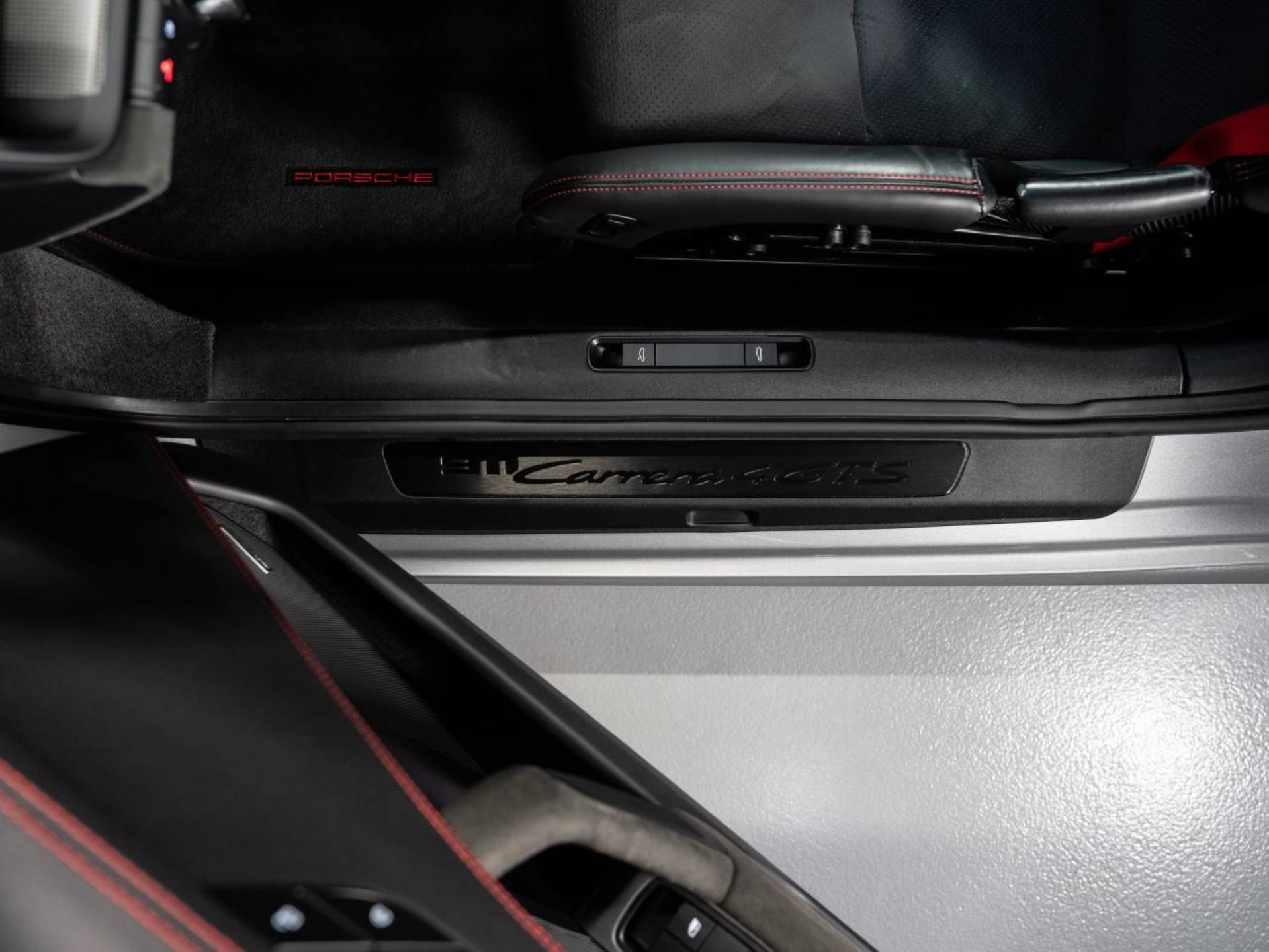 PORSCHE 911 Carrera 4 GTS Coupé-image-20