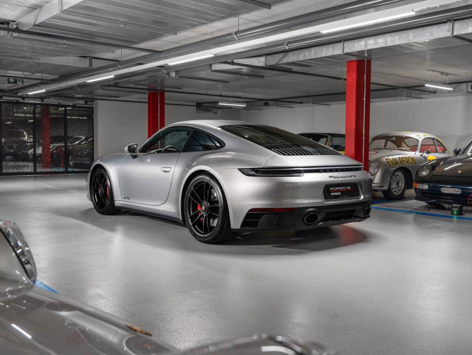 PORSCHE 911 Carrera 4 GTS Coupé-showroom-element-1