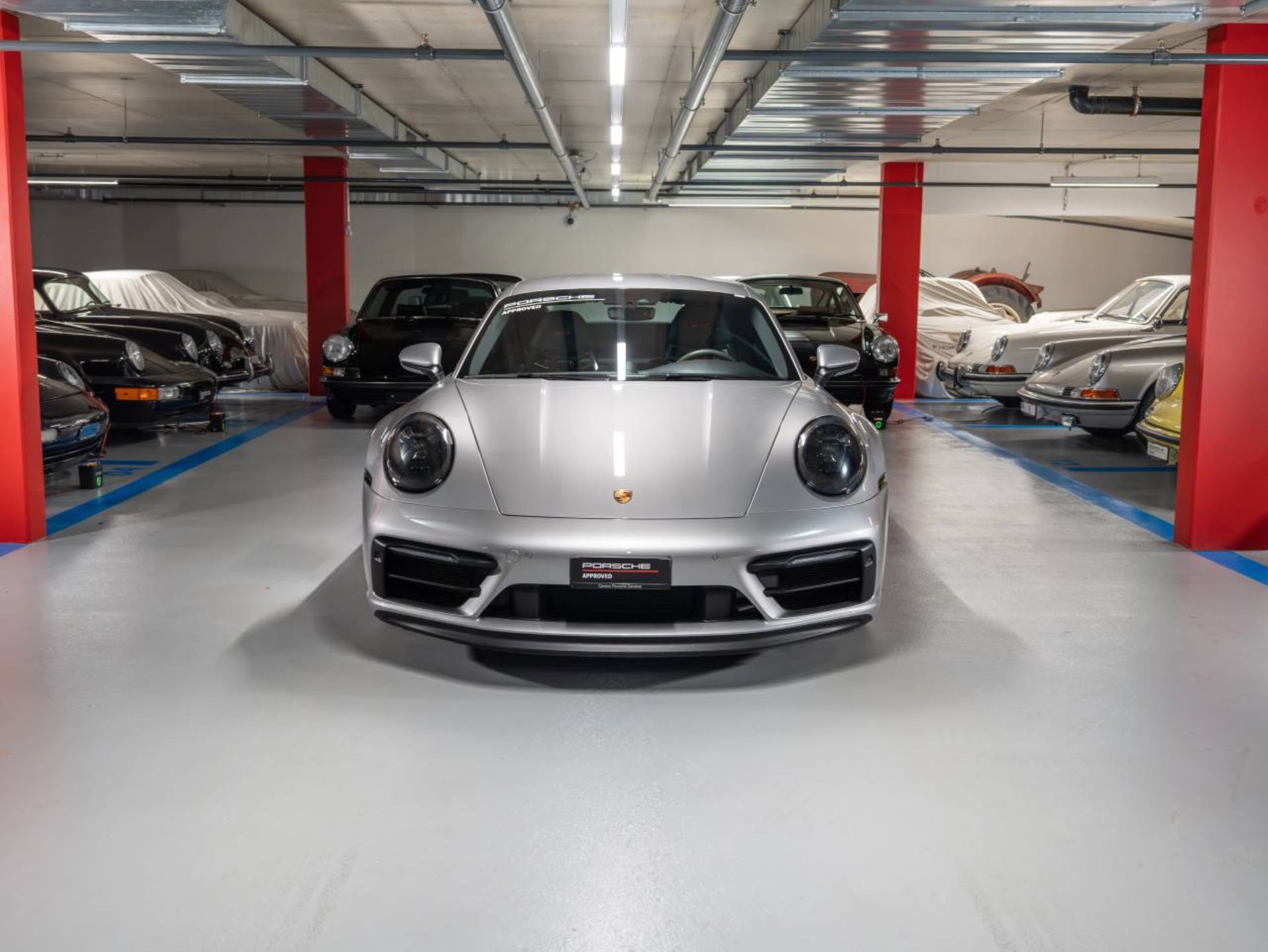 PORSCHE 911 Carrera 4 GTS Coupé-showroom-element-2