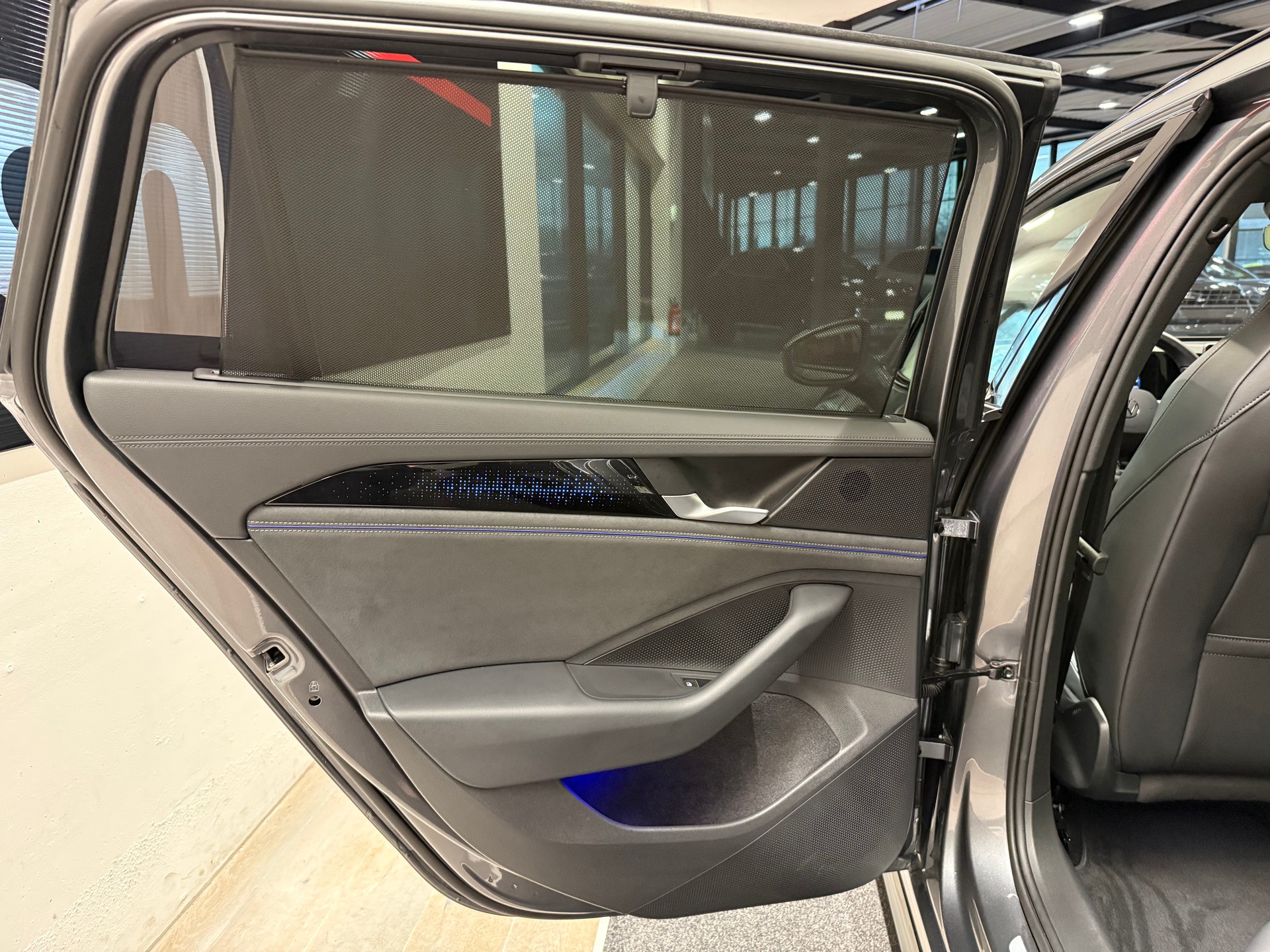 VW Passat Variant 2.0 TDI evo R-Line 4 Motion DSG-image-21