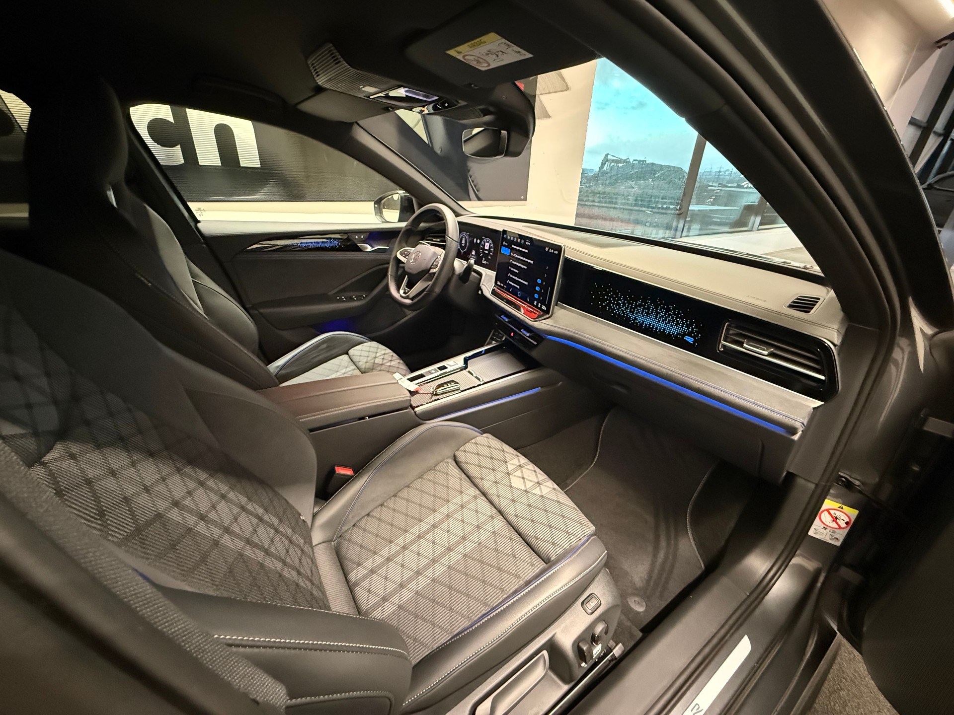 VW Passat Variant 2.0 TDI evo R-Line 4 Motion DSG-image-29