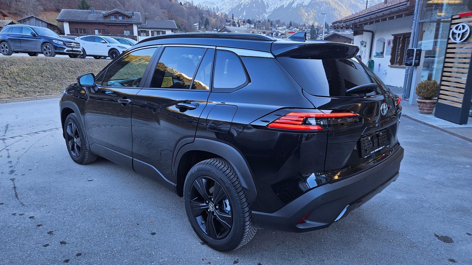 TOYOTA Corolla Cross 2.0 HSD Trend AWD-i-image-3