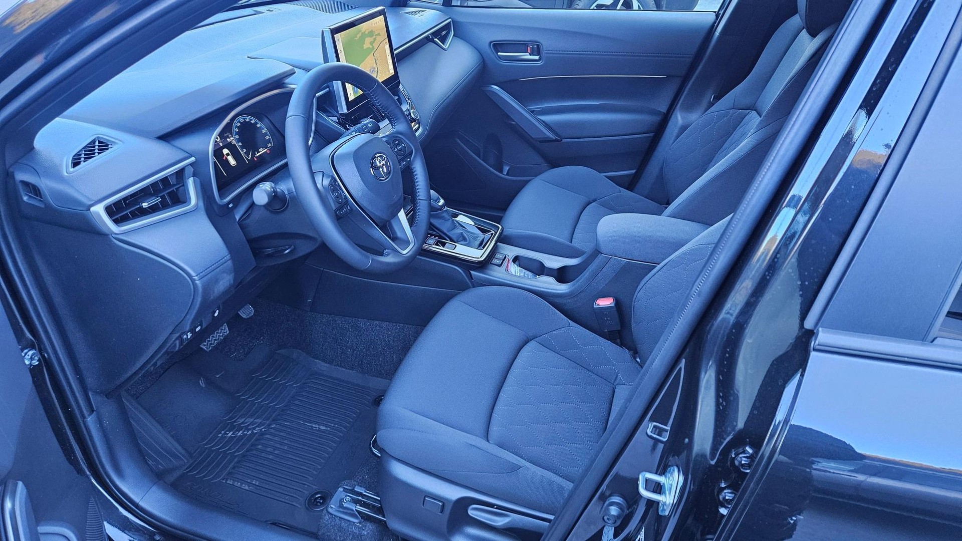 TOYOTA Corolla Cross 2.0 HSD Trend AWD-i-image-6