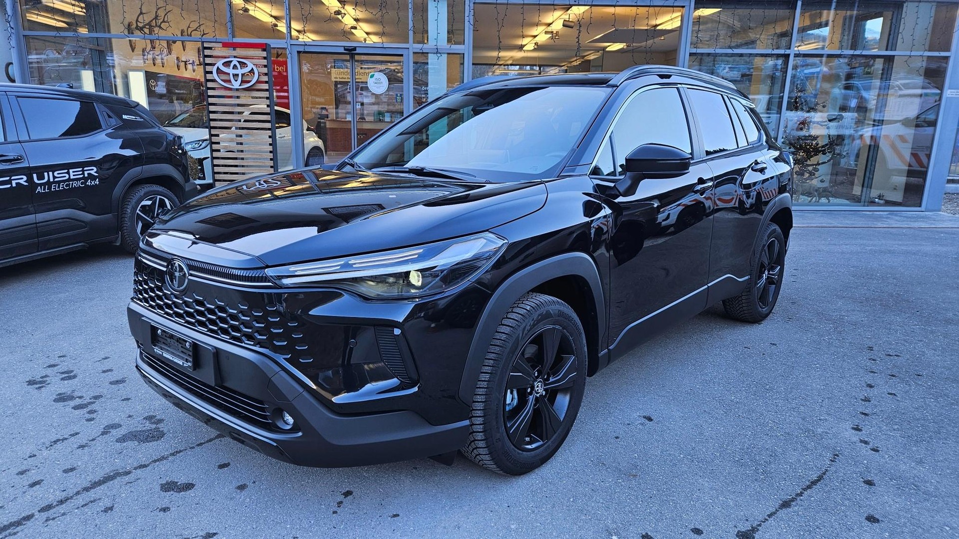 TOYOTA Corolla Cross 2.0 HSD Trend AWD-i-image-0