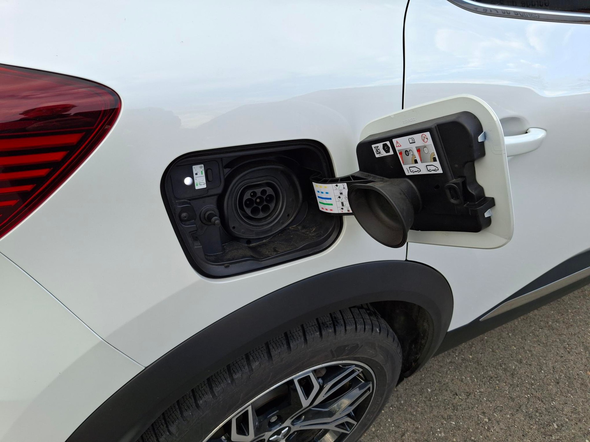 MITSUBISHI ASX 1.6 PHEV Instyle-image-9
