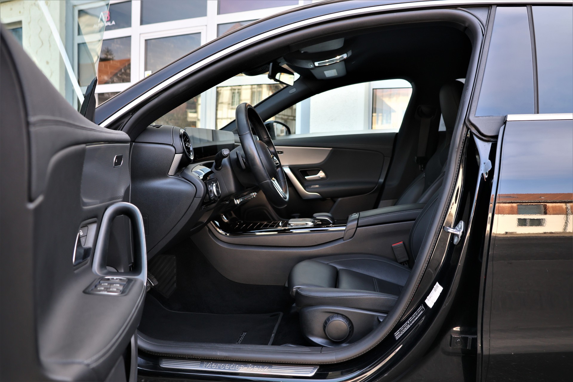 MERCEDES-BENZ CLA Shooting Brake 180 7G-DCT Progressive (CH)-image-7
