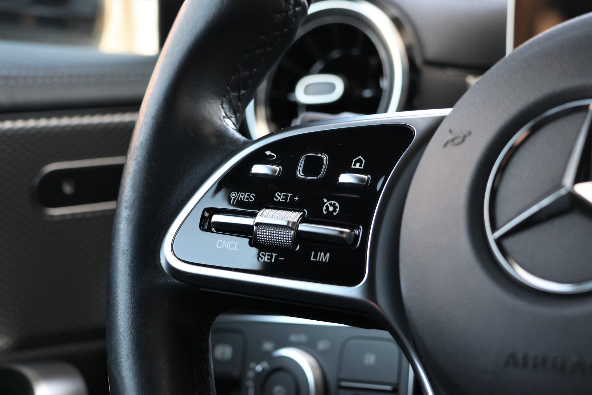 MERCEDES-BENZ CLA Shooting Brake 180 7G-DCT Progressive (CH)-image-14
