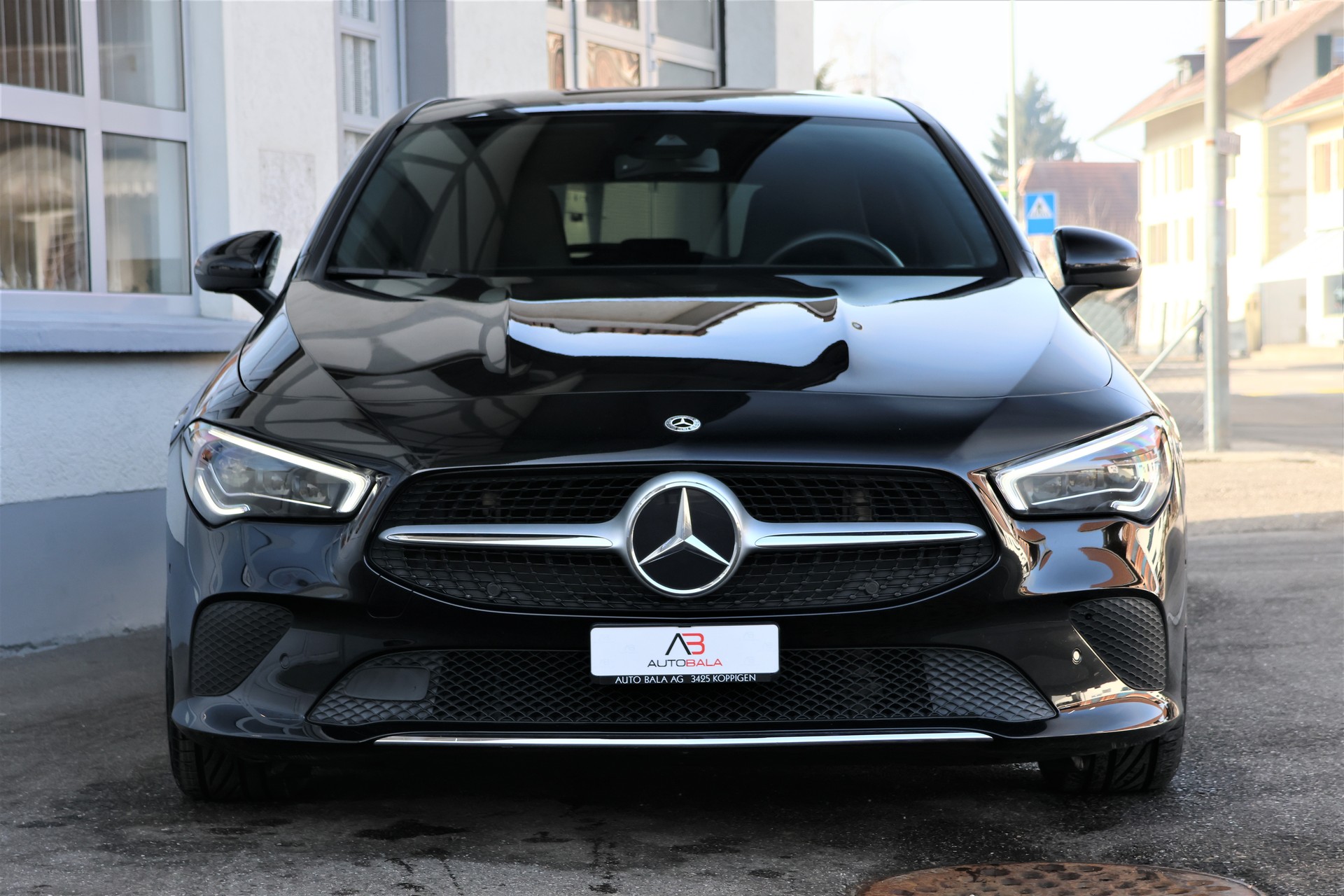 MERCEDES-BENZ CLA Shooting Brake 180 7G-DCT Progressive (CH)-showroom-element-1