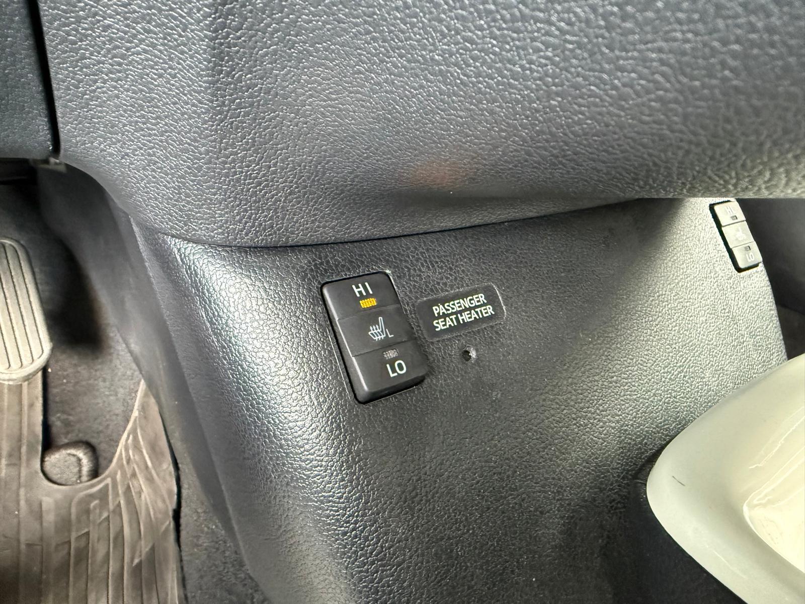 TOYOTA Prius 1.8 VVTi HSD Sol Premium-image-18