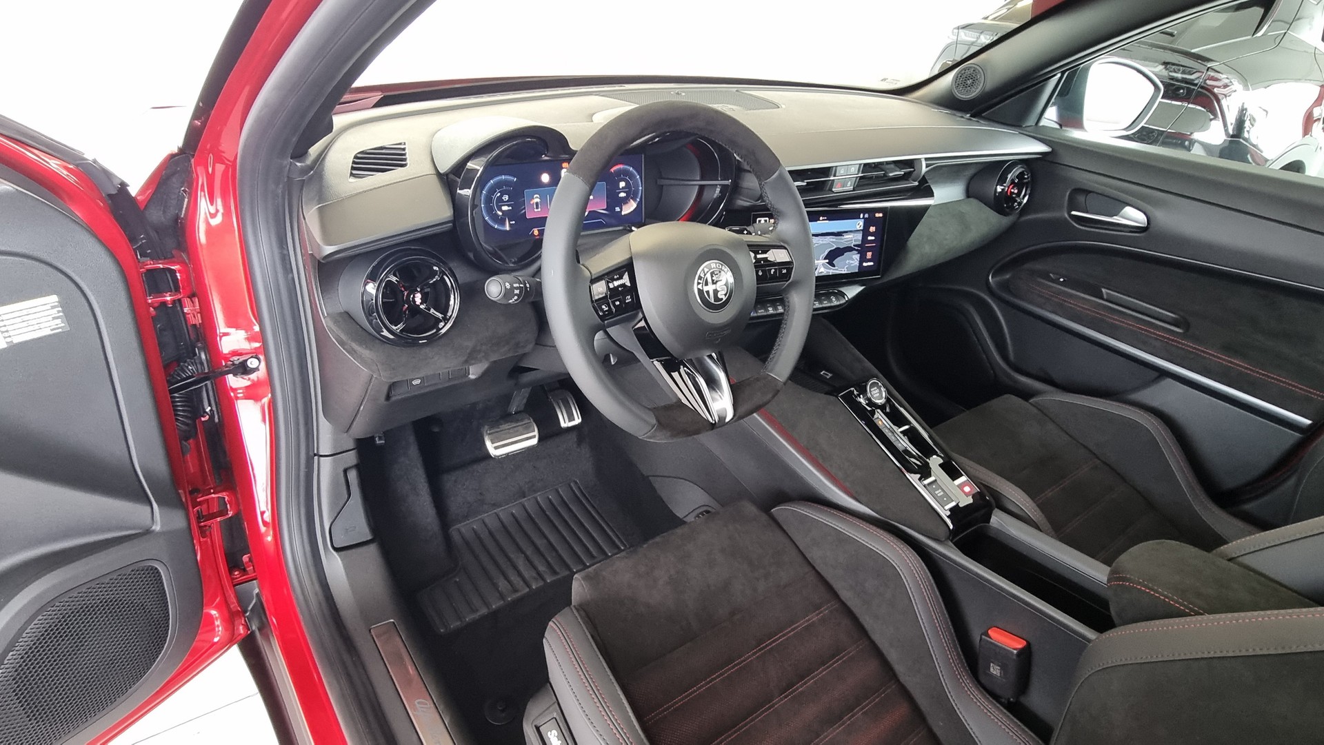 ALFA ROMEO Junior 1.2 Ibrida Q4 Pack Sport&Pack Sky-image-19