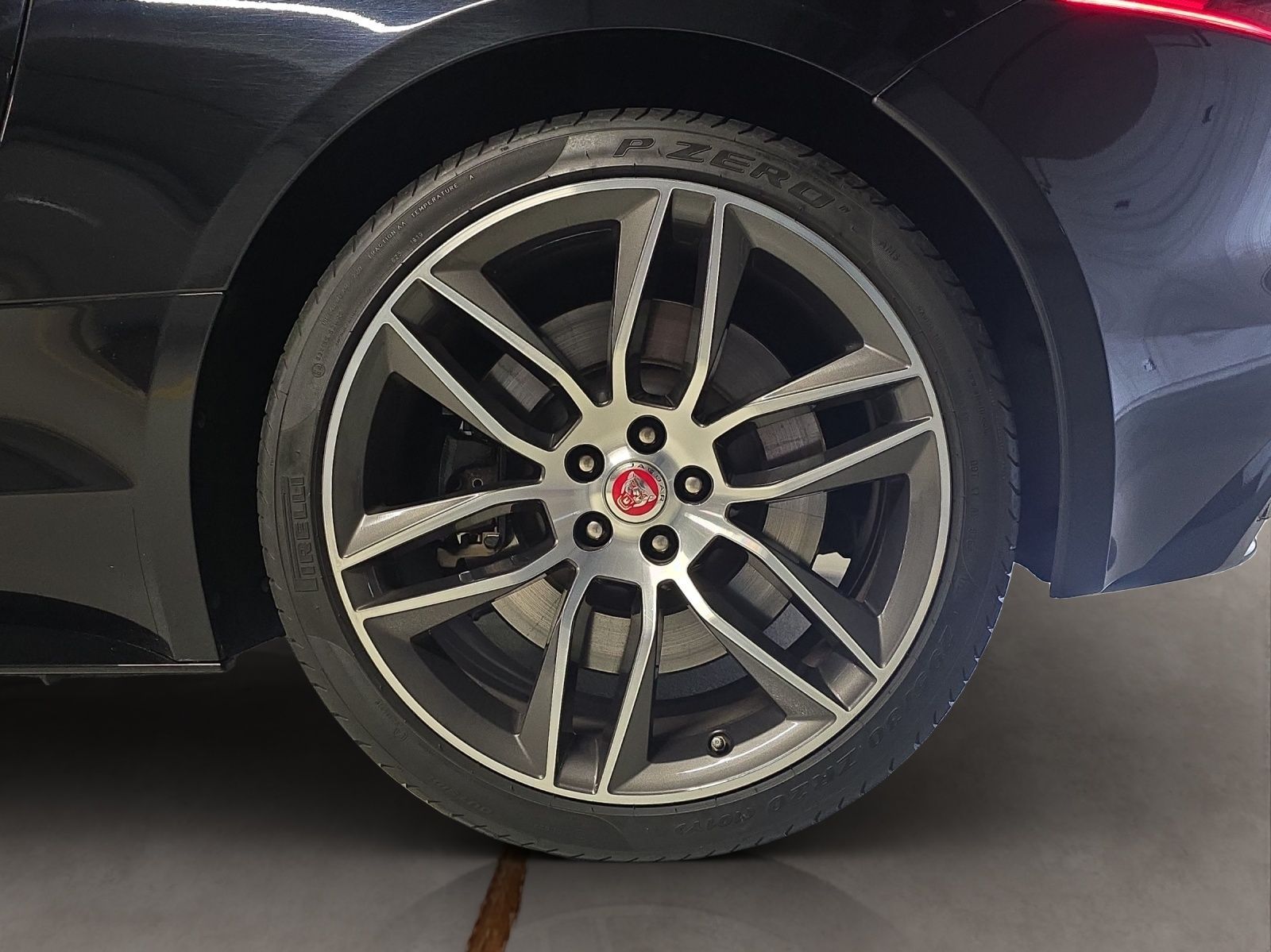 JAGUAR F-Type Coupé 5.0 V8 R-Dynamic Automatik AWD-image-22