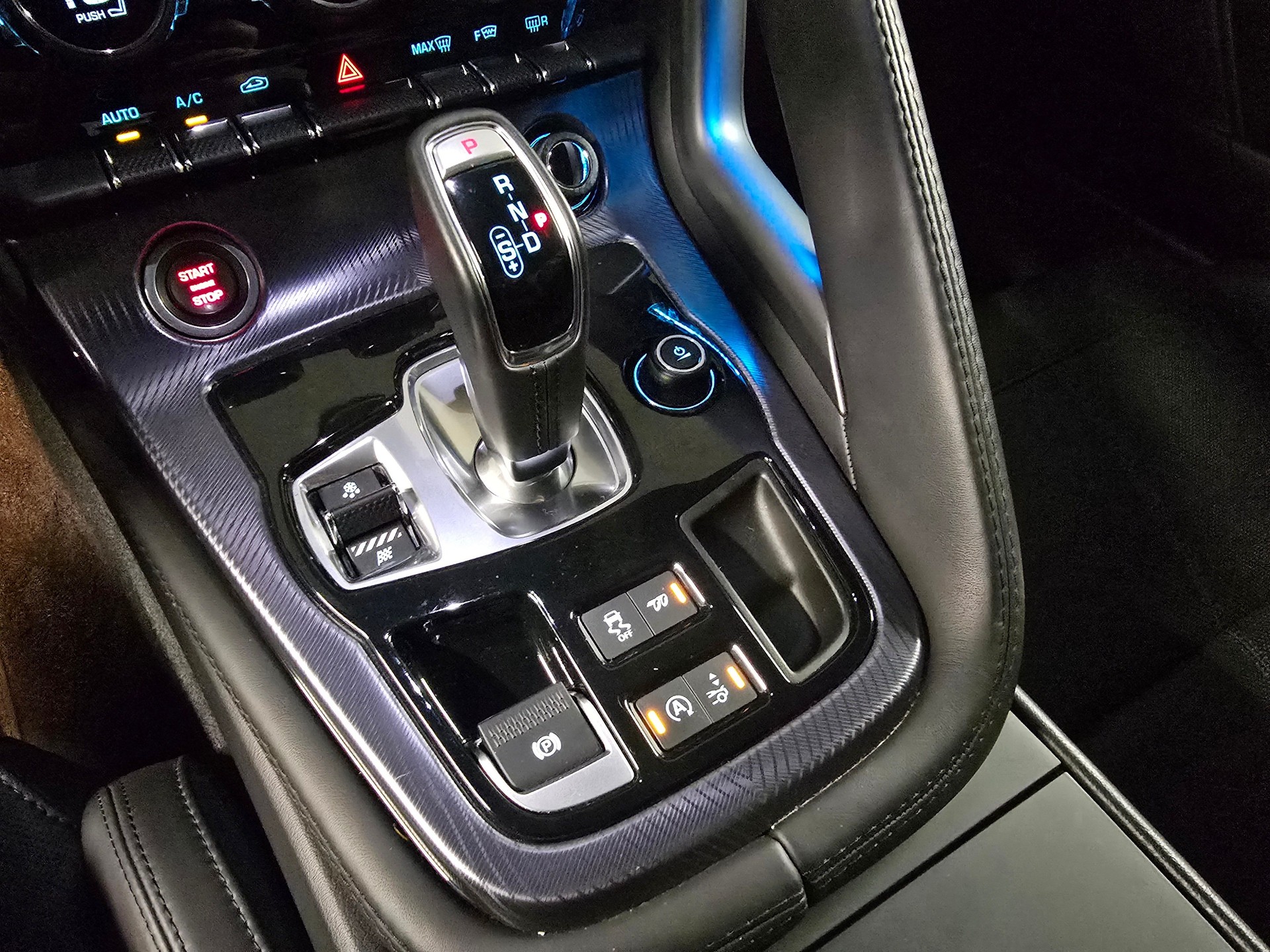 JAGUAR F-Type Coupé 5.0 V8 R-Dynamic Automatik AWD-image-16