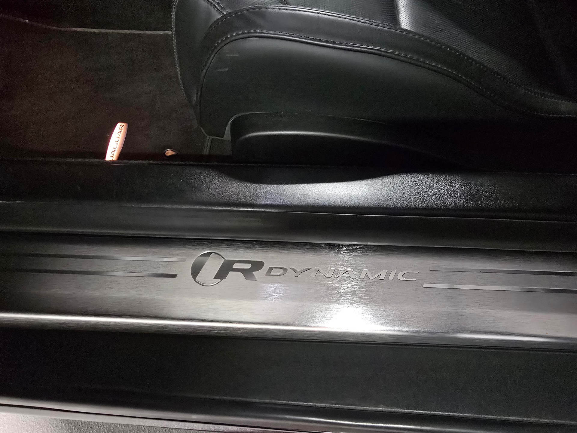 JAGUAR F-Type Coupé 5.0 V8 R-Dynamic Automatik-image-18