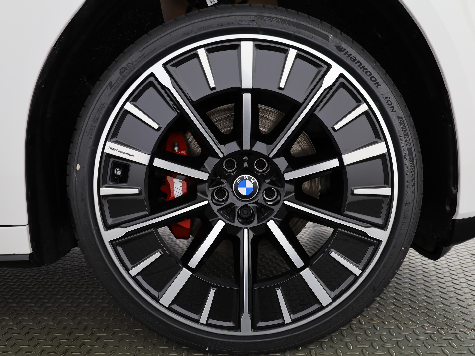 BMW iX3 50 xDrive-image-23