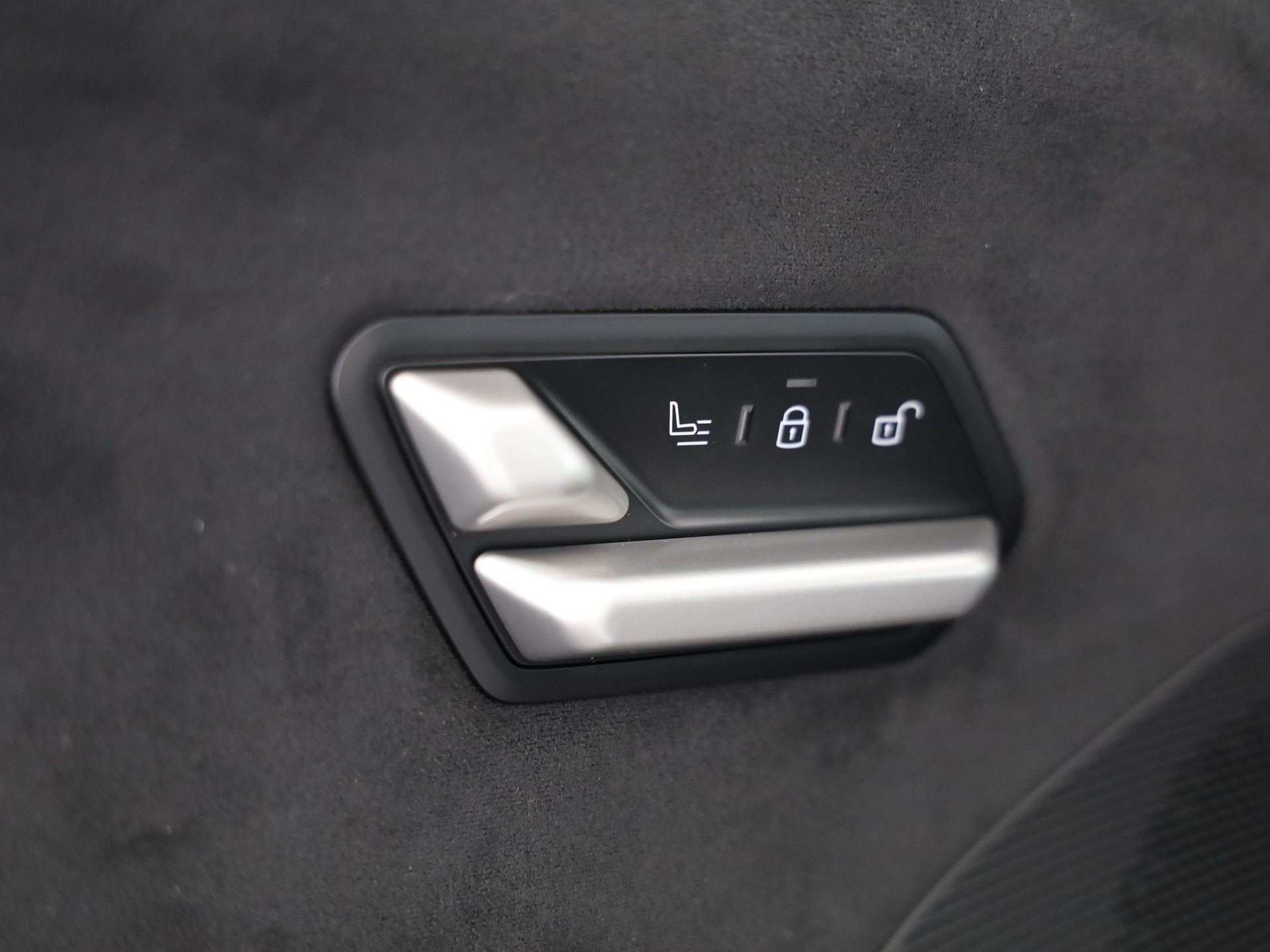 BMW iX3 50 xDrive-image-10