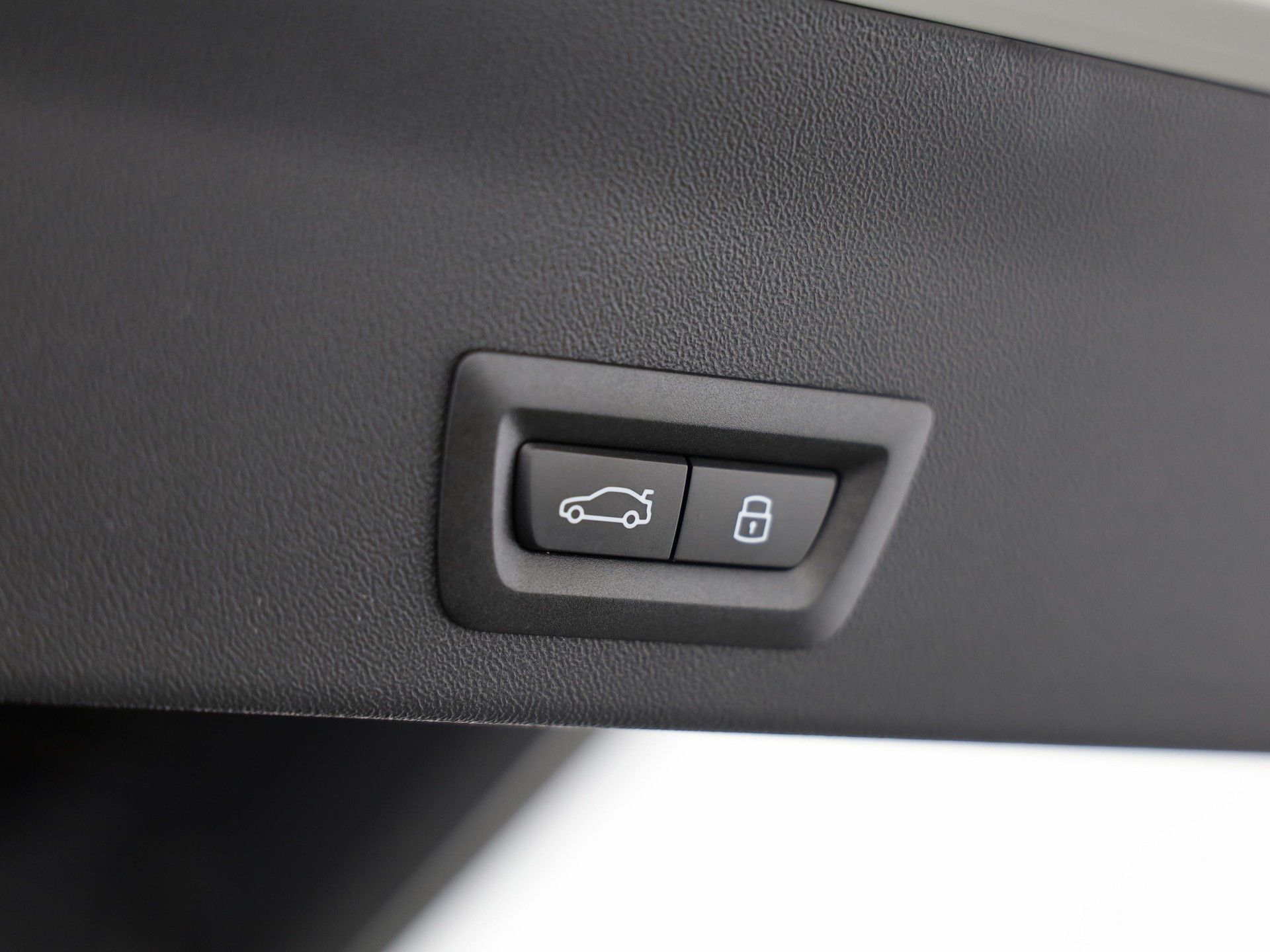 BMW iX3 50 xDrive-image-8