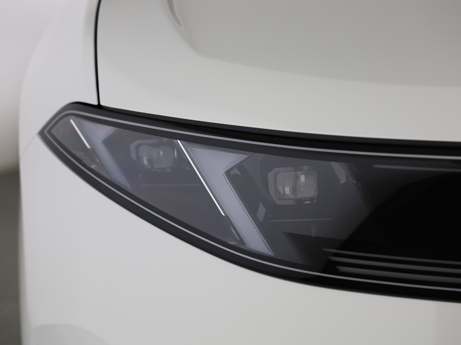 BMW iX3 50 xDrive-image-5