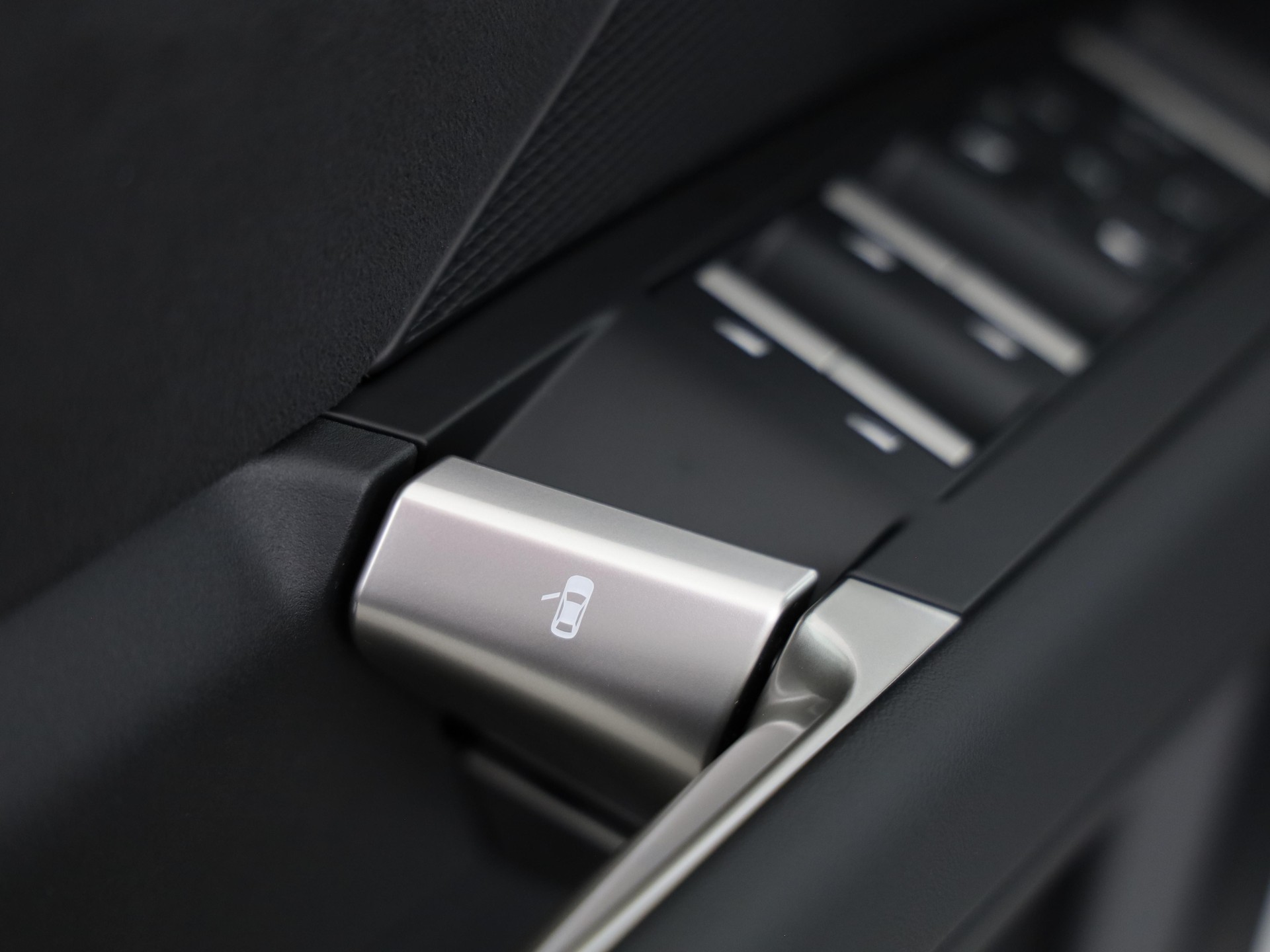 BMW iX3 50 xDrive-image-22