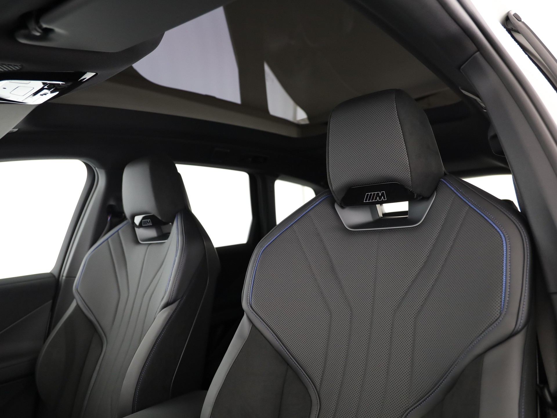 BMW iX3 50 xDrive-image-11