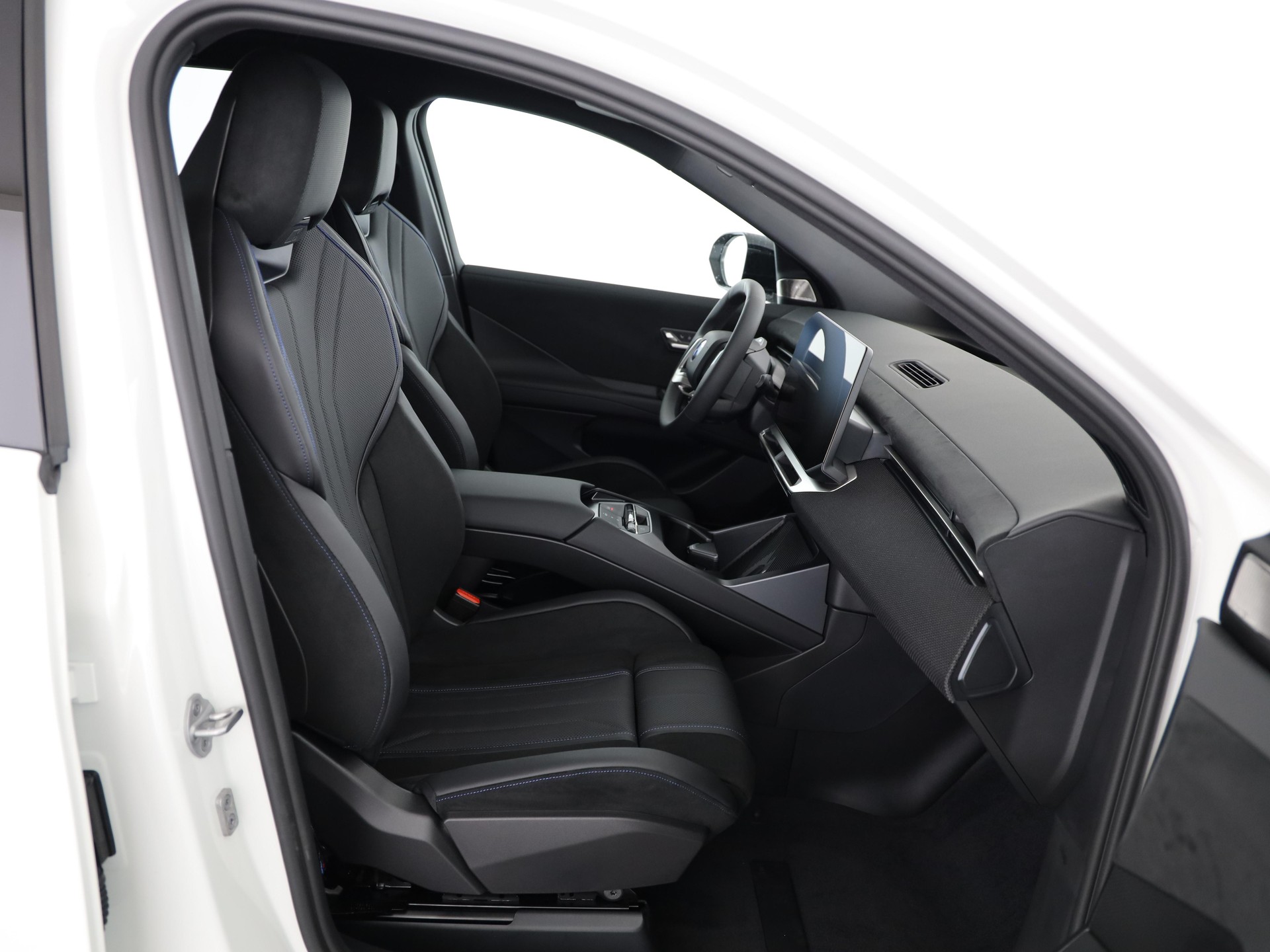 BMW iX3 50 xDrive-image-15