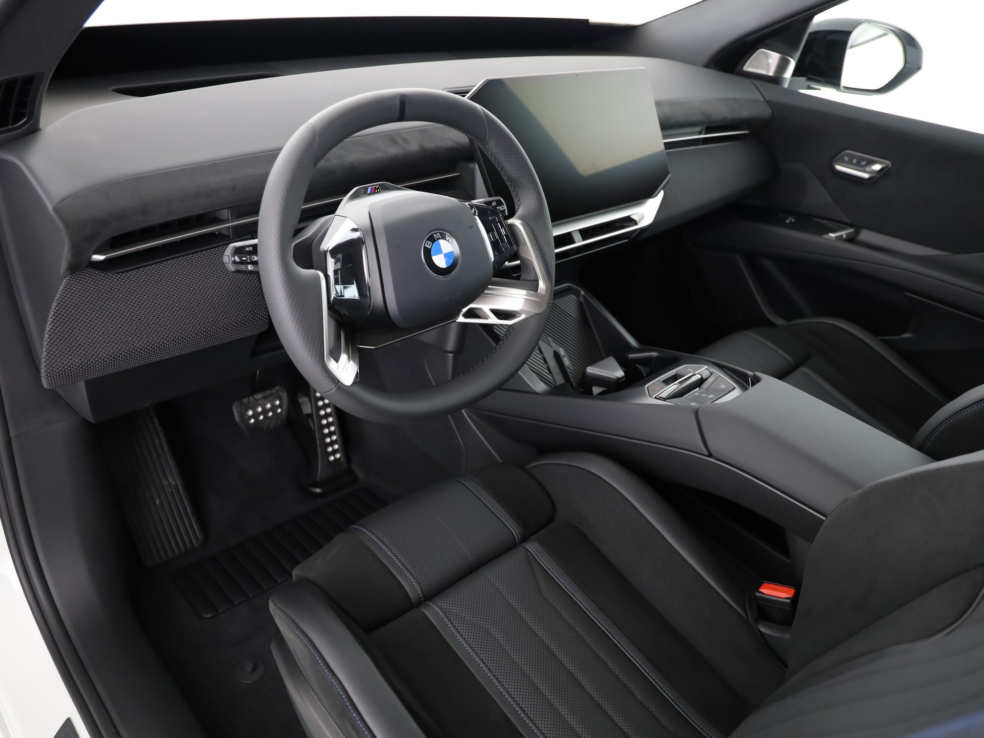 BMW iX3 50 xDrive-image-12