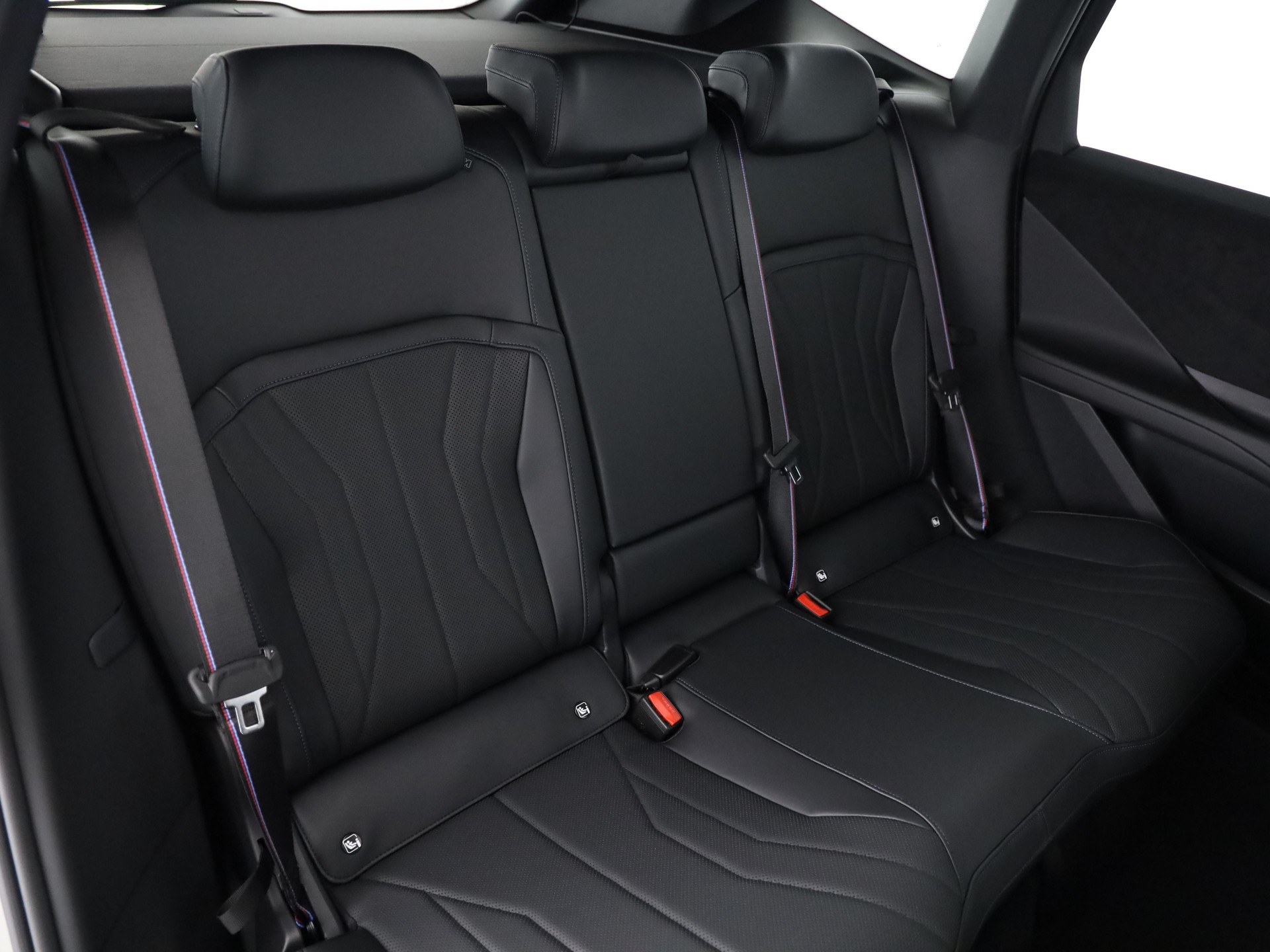 BMW iX3 50 xDrive-image-14