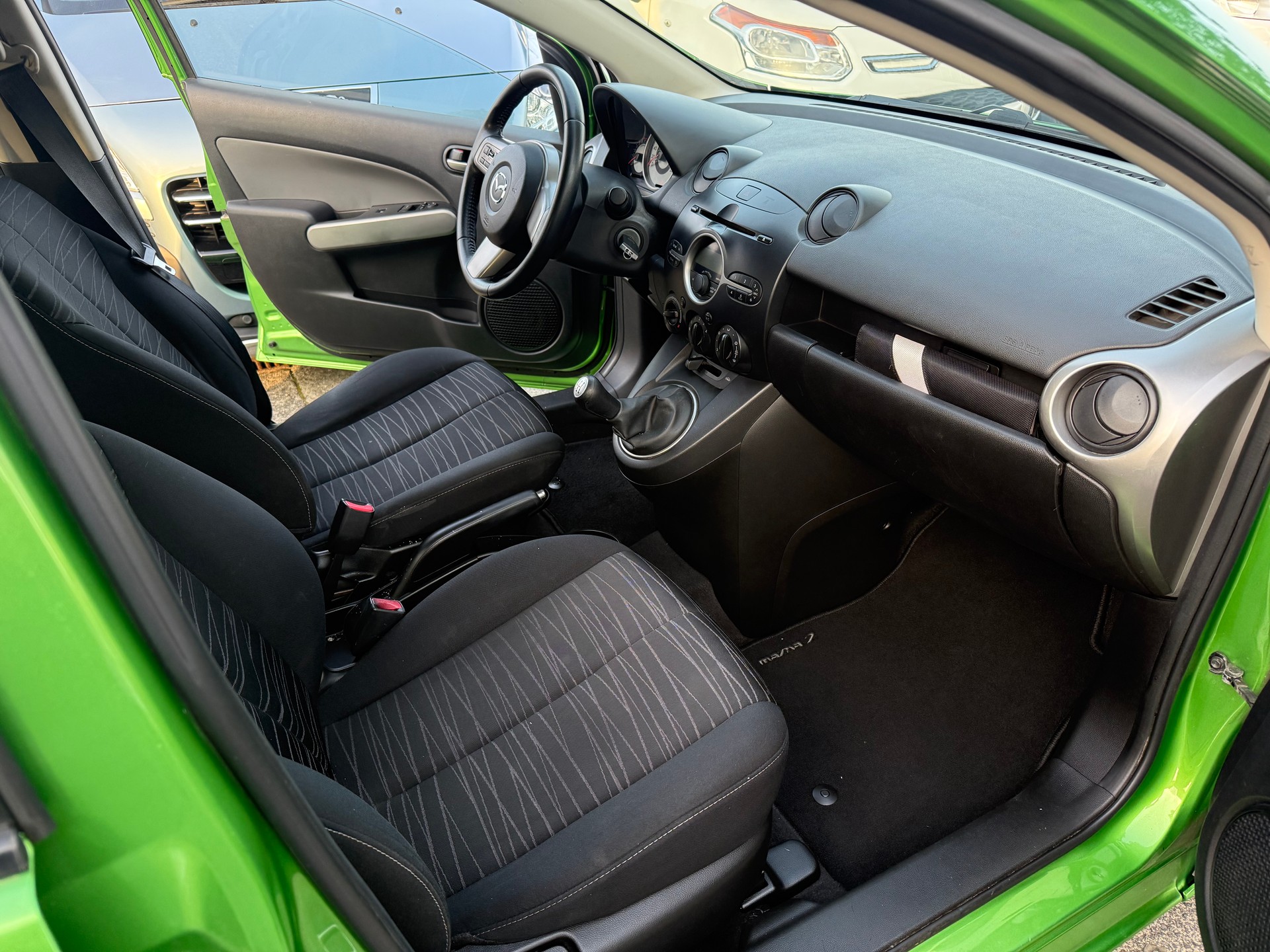 MAZDA 2 1.3i 16V Exclusive-image-11