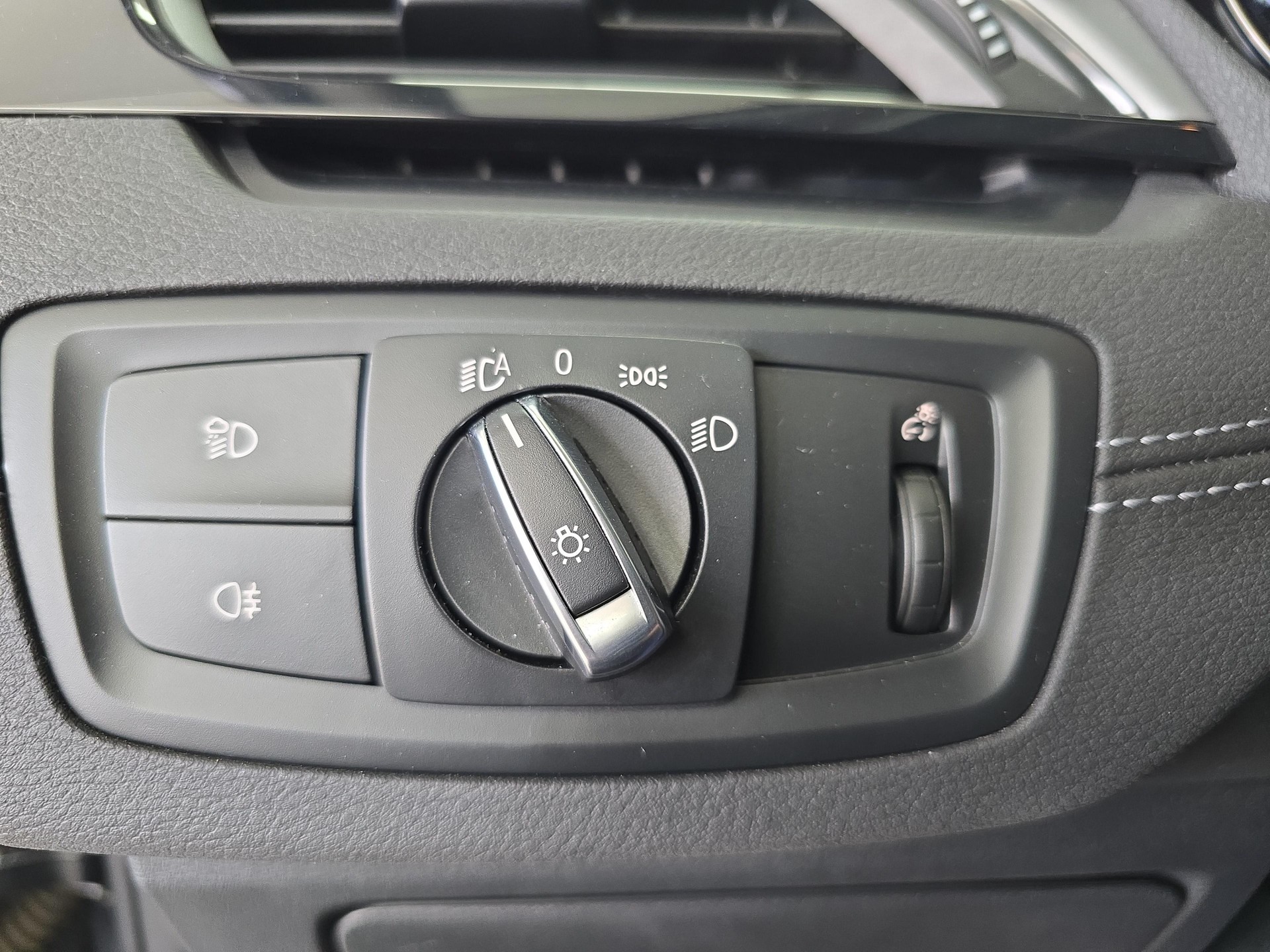 BMW X2 18d xDrive-image-16