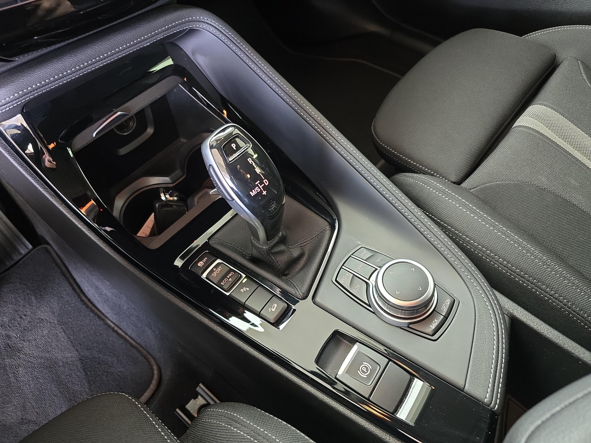 BMW X2 18d xDrive-image-15