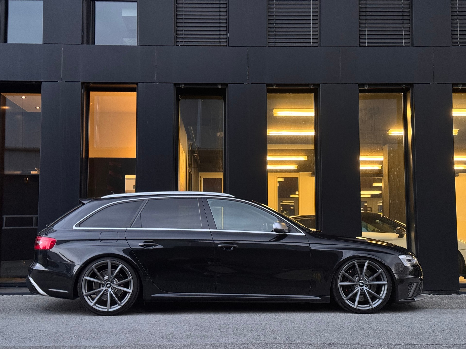 AUDI RS4 Avant 4.2 FSI V8 quattro S-tronic-image-9