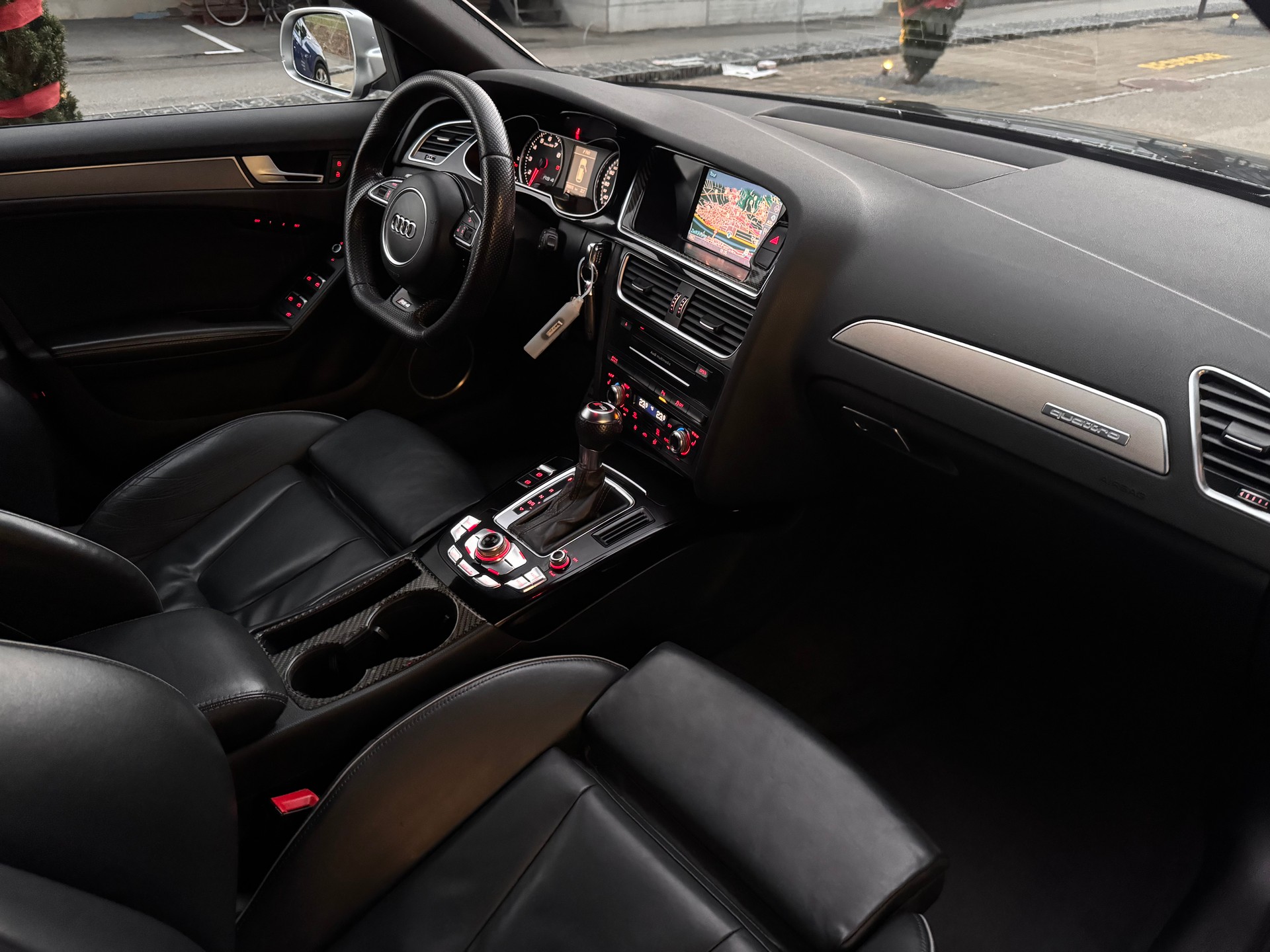 AUDI RS4 Avant 4.2 FSI V8 quattro S-tronic-image-14