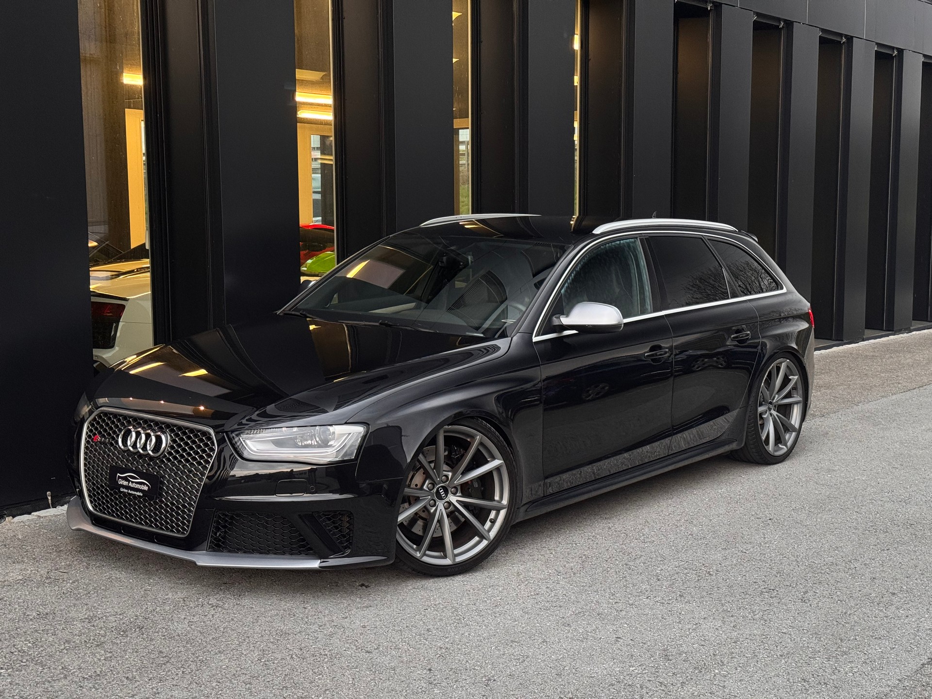 AUDI RS4 Avant 4.2 FSI V8 quattro S-tronic