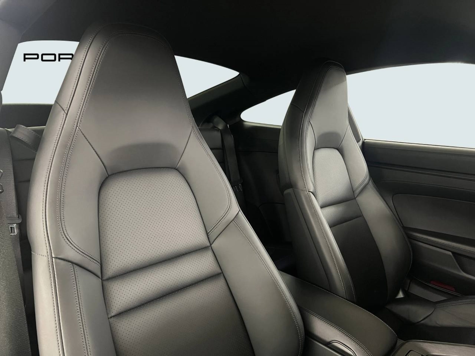 PORSCHE 911 Carrera 4 GTS-image-16