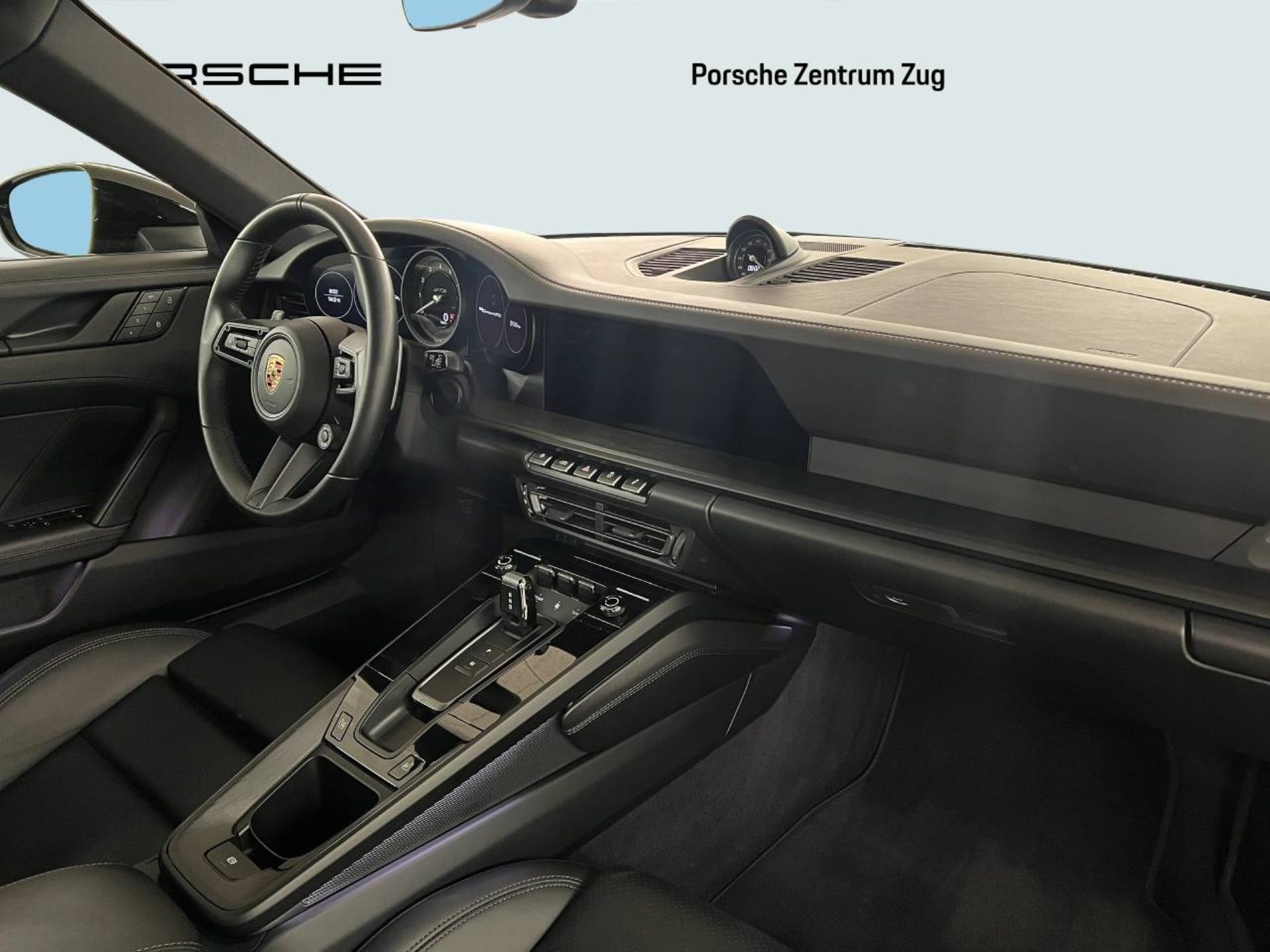 PORSCHE 911 Carrera 4 GTS-image-15