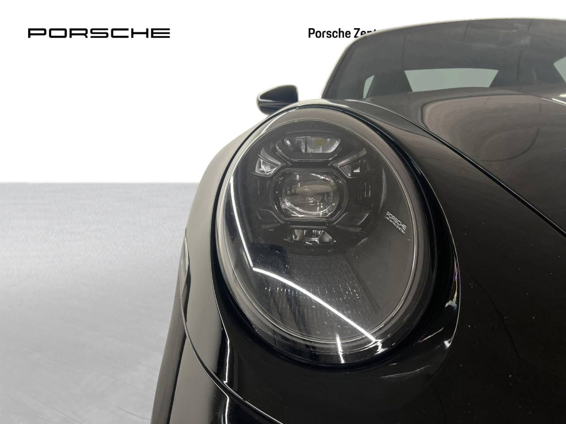 PORSCHE 911 Carrera 4 GTS-image-10