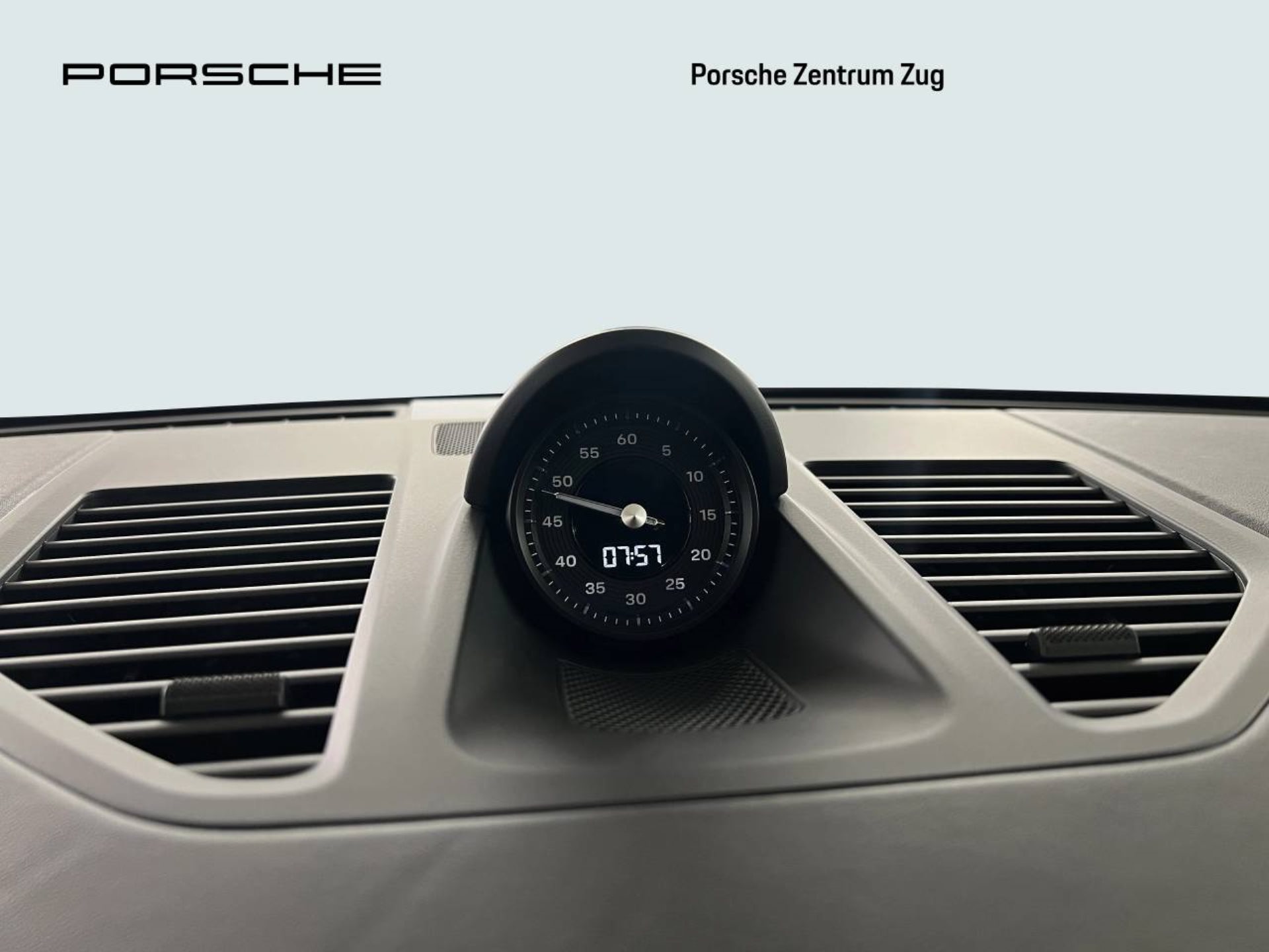 PORSCHE 911 Carrera 4 GTS-image-23