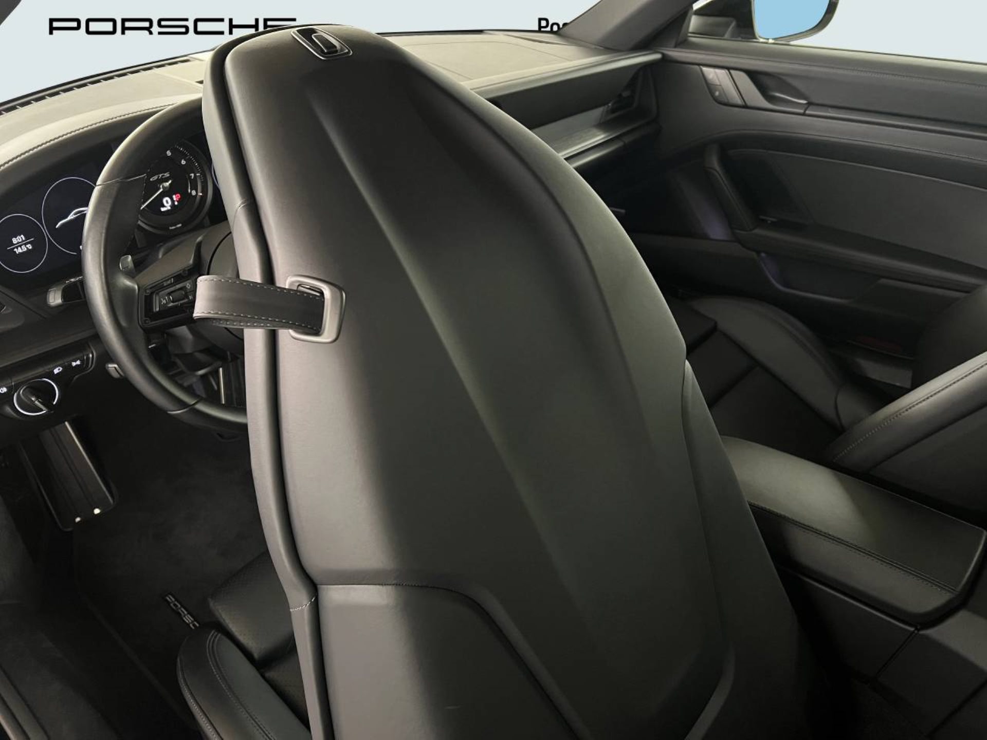 PORSCHE 911 Carrera 4 GTS-image-18