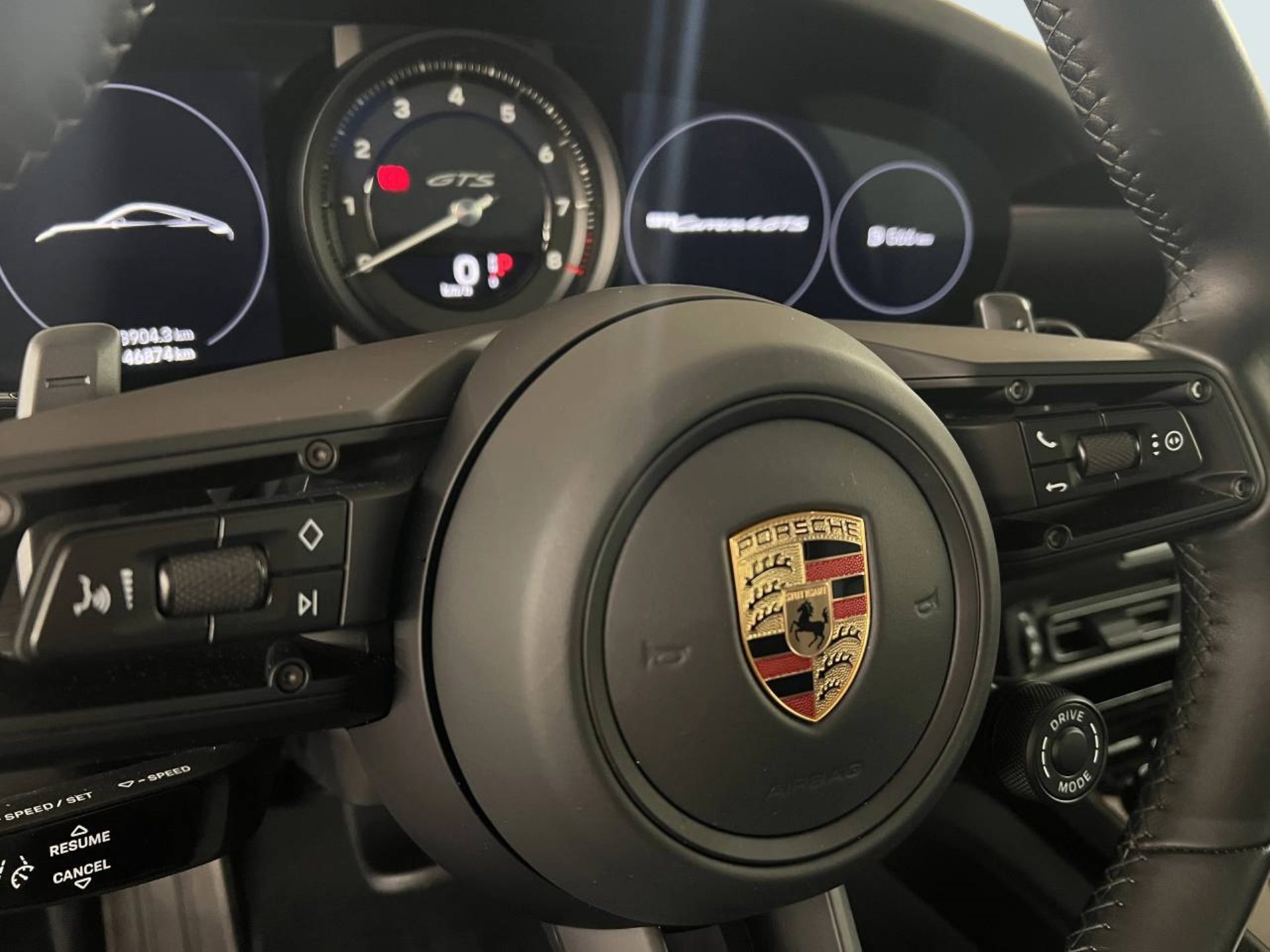PORSCHE 911 Carrera 4 GTS-image-14