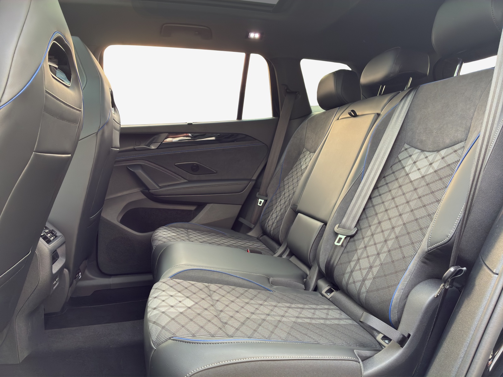 VW Tayron 1.5 TSI evo2 eHybrid R-Line DSG-image-11