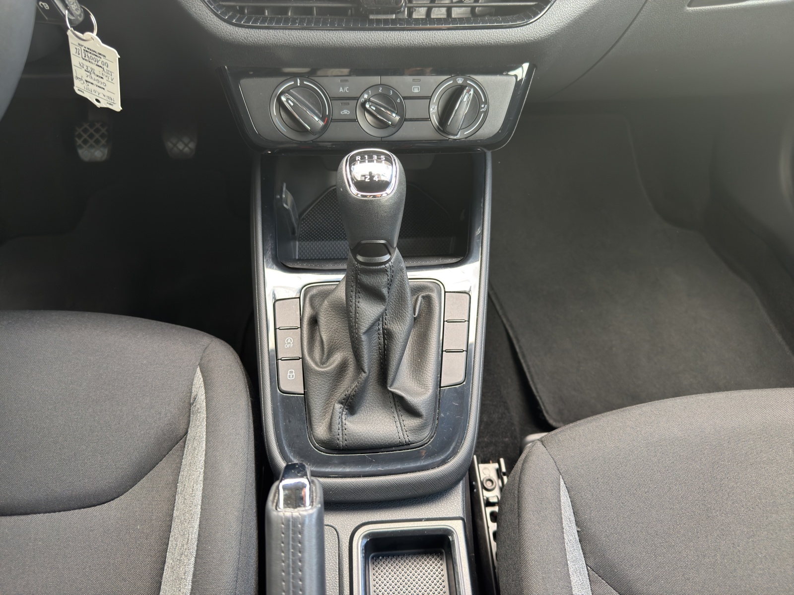 SKODA Fabia 1.0 MPI Essence-image-11