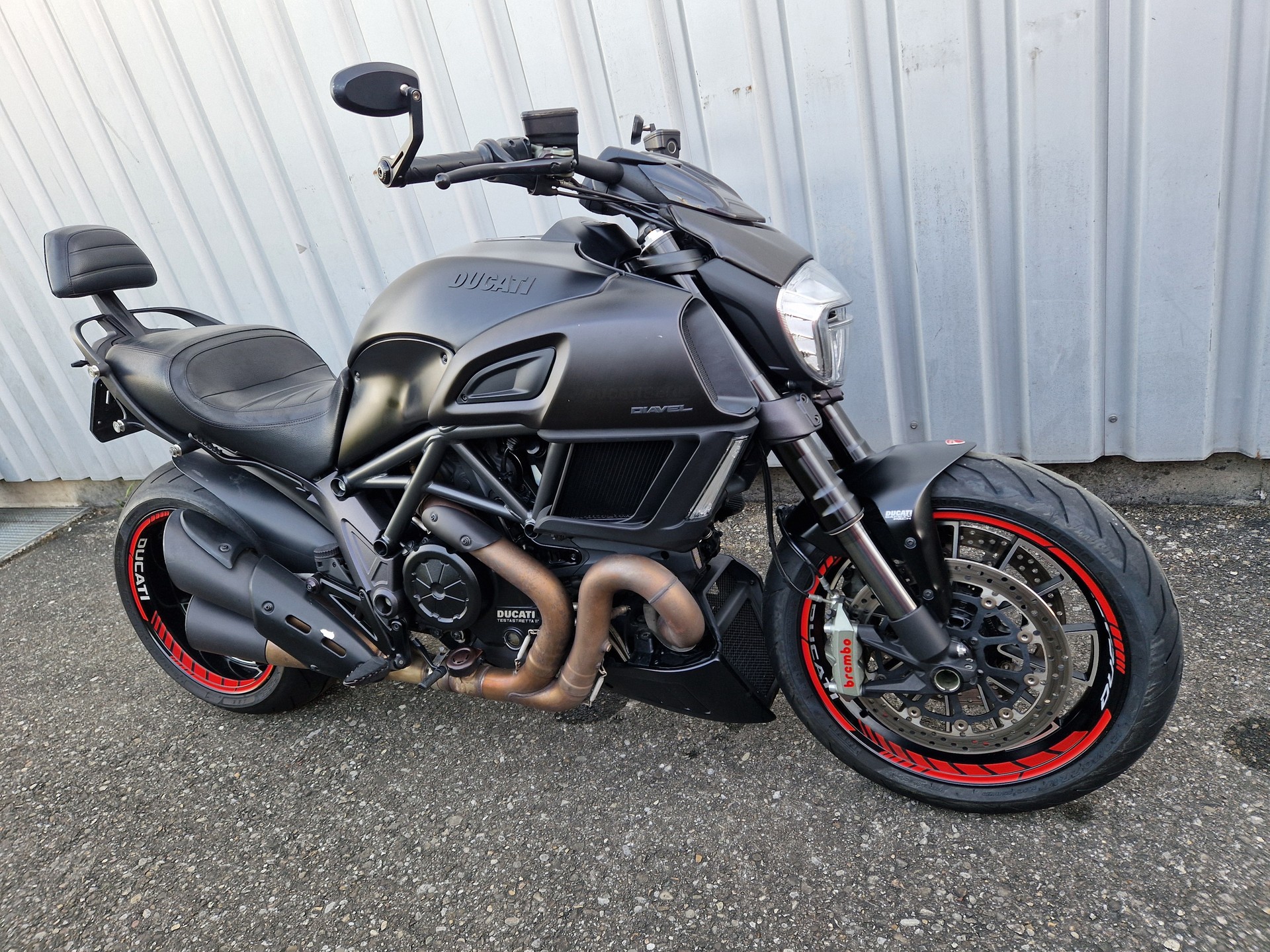 DUCATI Diavel 1200 Carbon Kundenauftrag-showroom-element-1