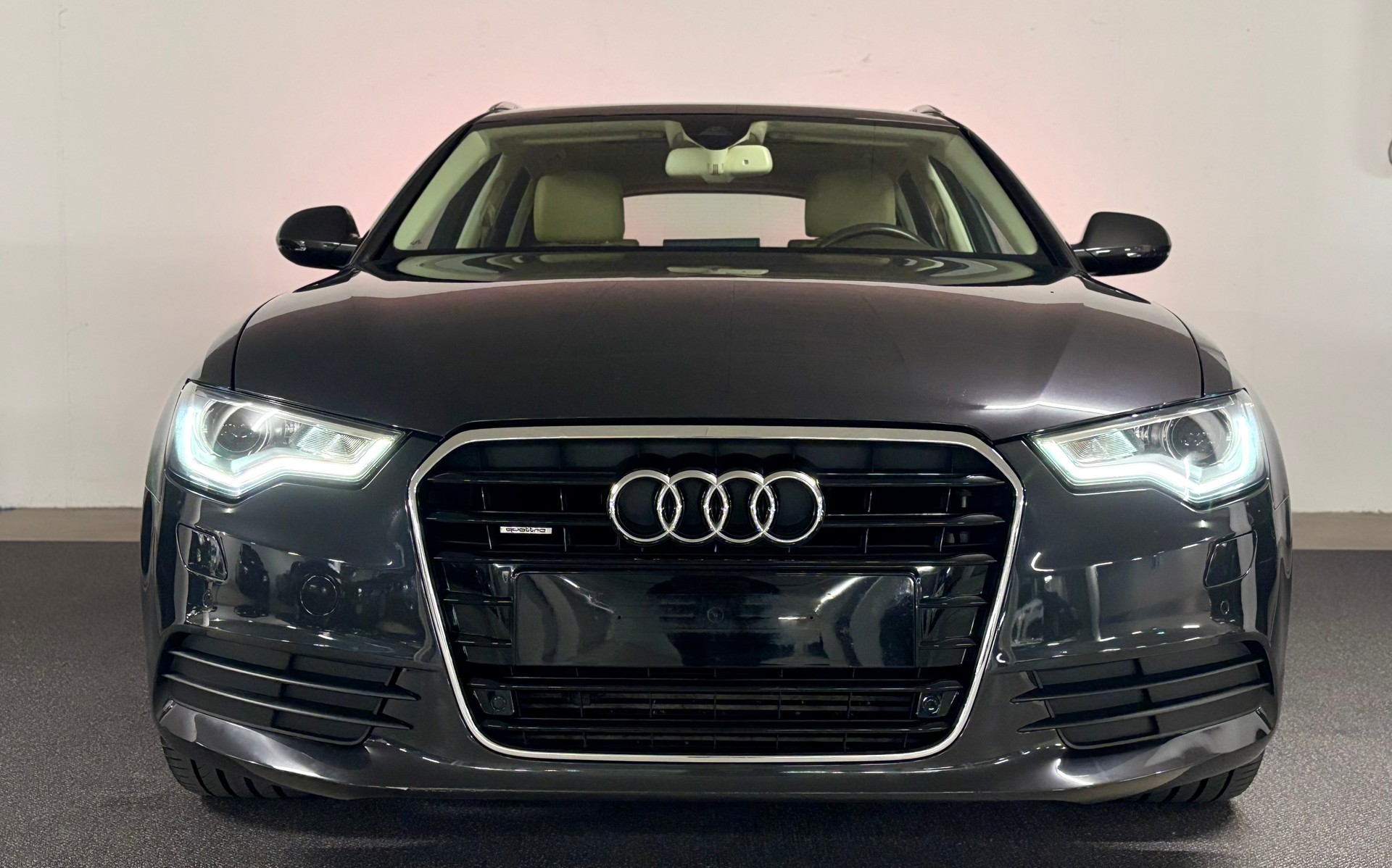AUDI A6 Avant 3.0 TDI V6 quattro S-tronic Frisch ab MFK und aus 1. Hand-image-1