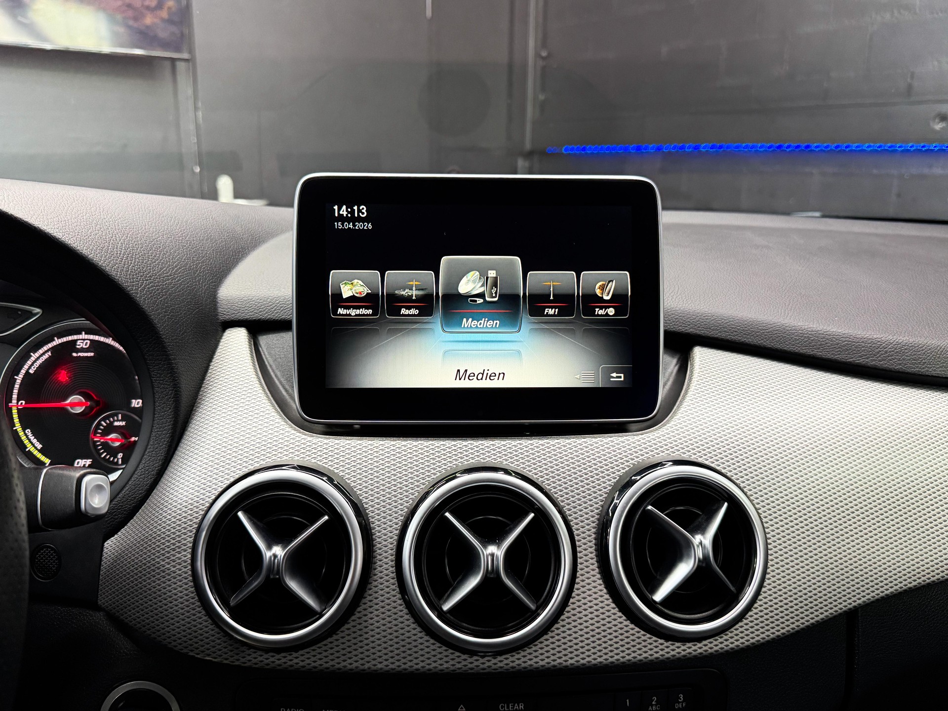 MERCEDES-BENZ B Electric Drive Urban-image-12