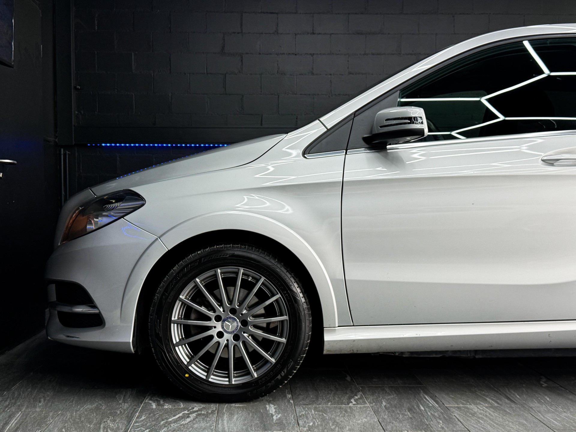 MERCEDES-BENZ B Electric Drive Urban-image-4